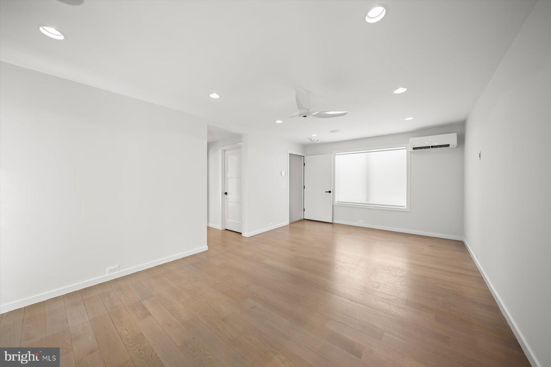 LORCOM GROVE - Residential