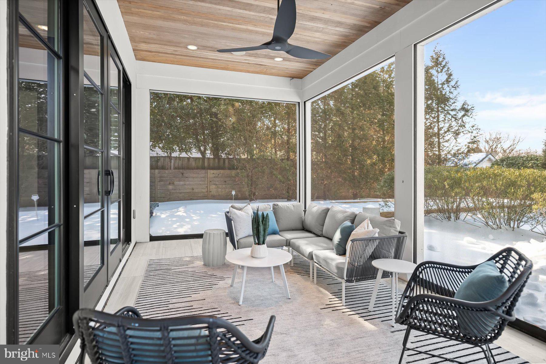 LORCOM GROVE - Residential