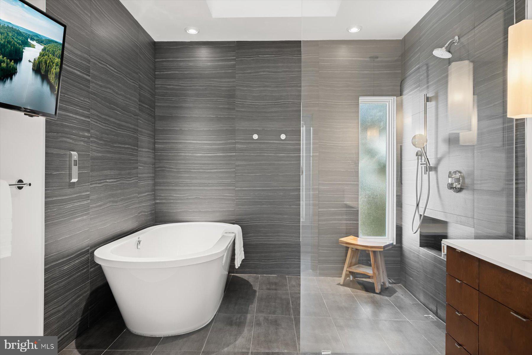 LORCOM GROVE - Residential