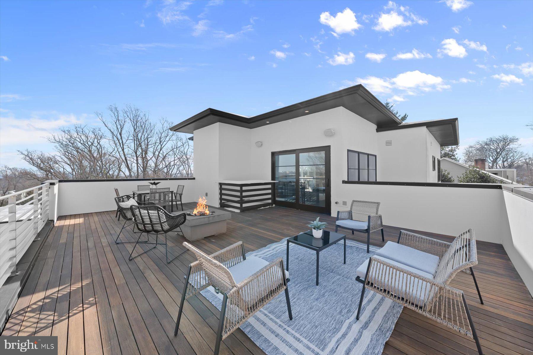 LORCOM GROVE - Residential