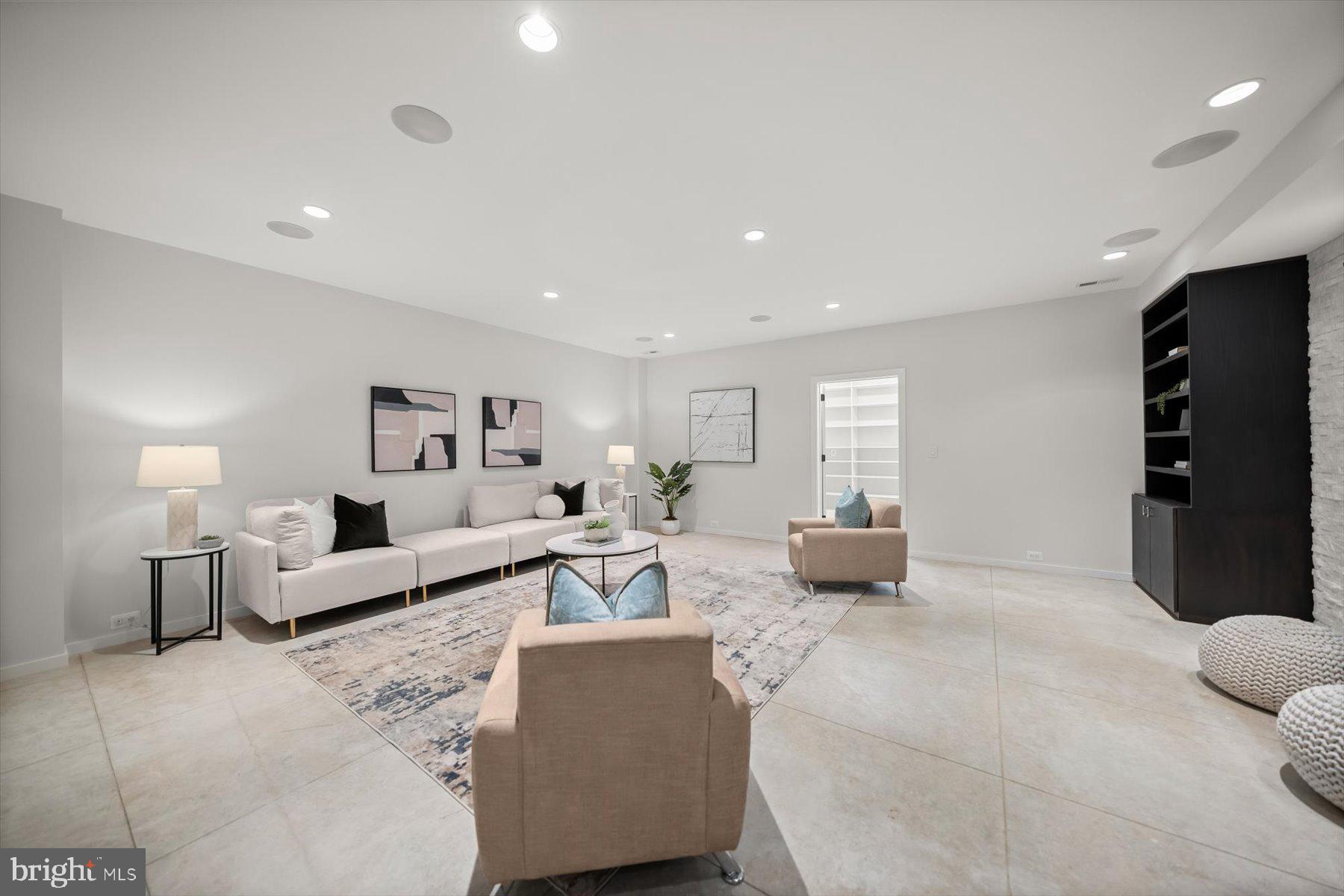 LORCOM GROVE - Residential