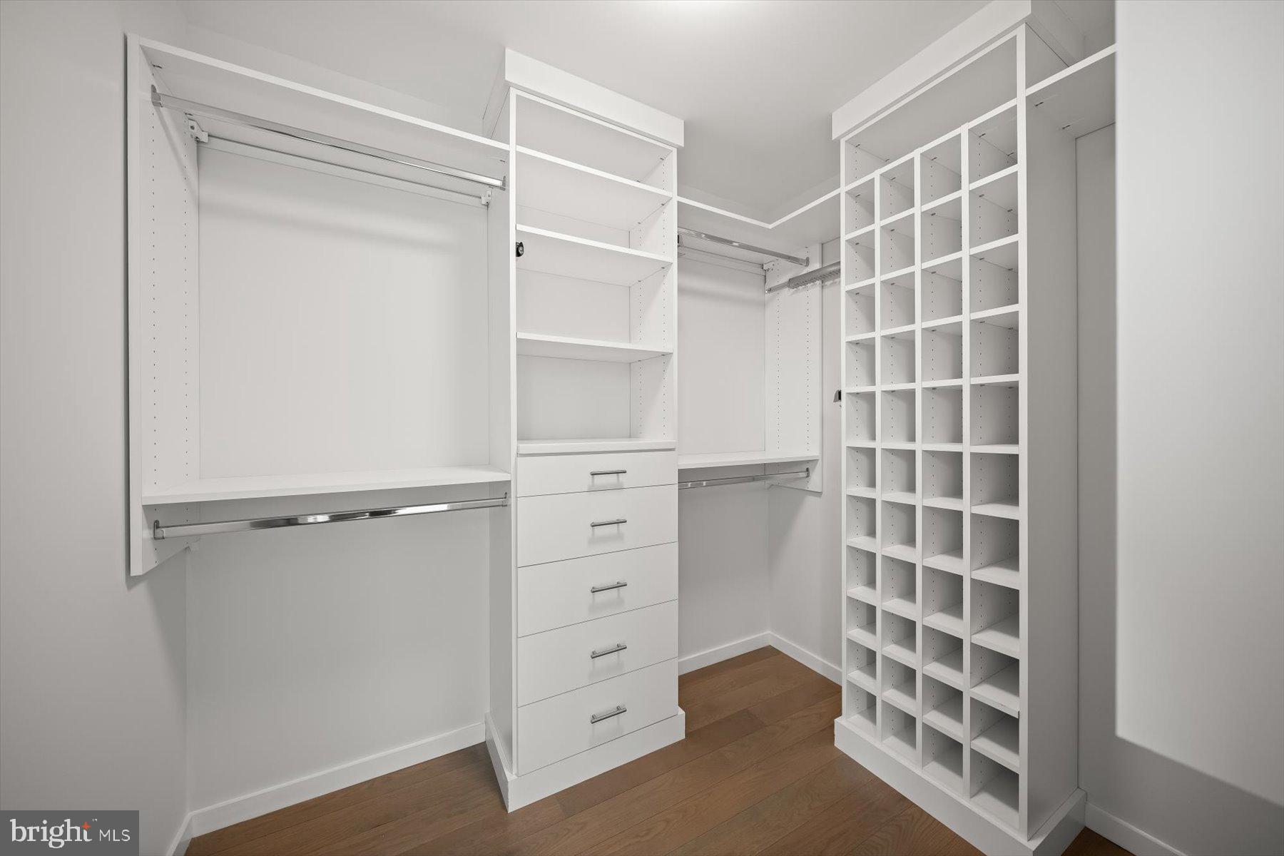 LORCOM GROVE - Residential