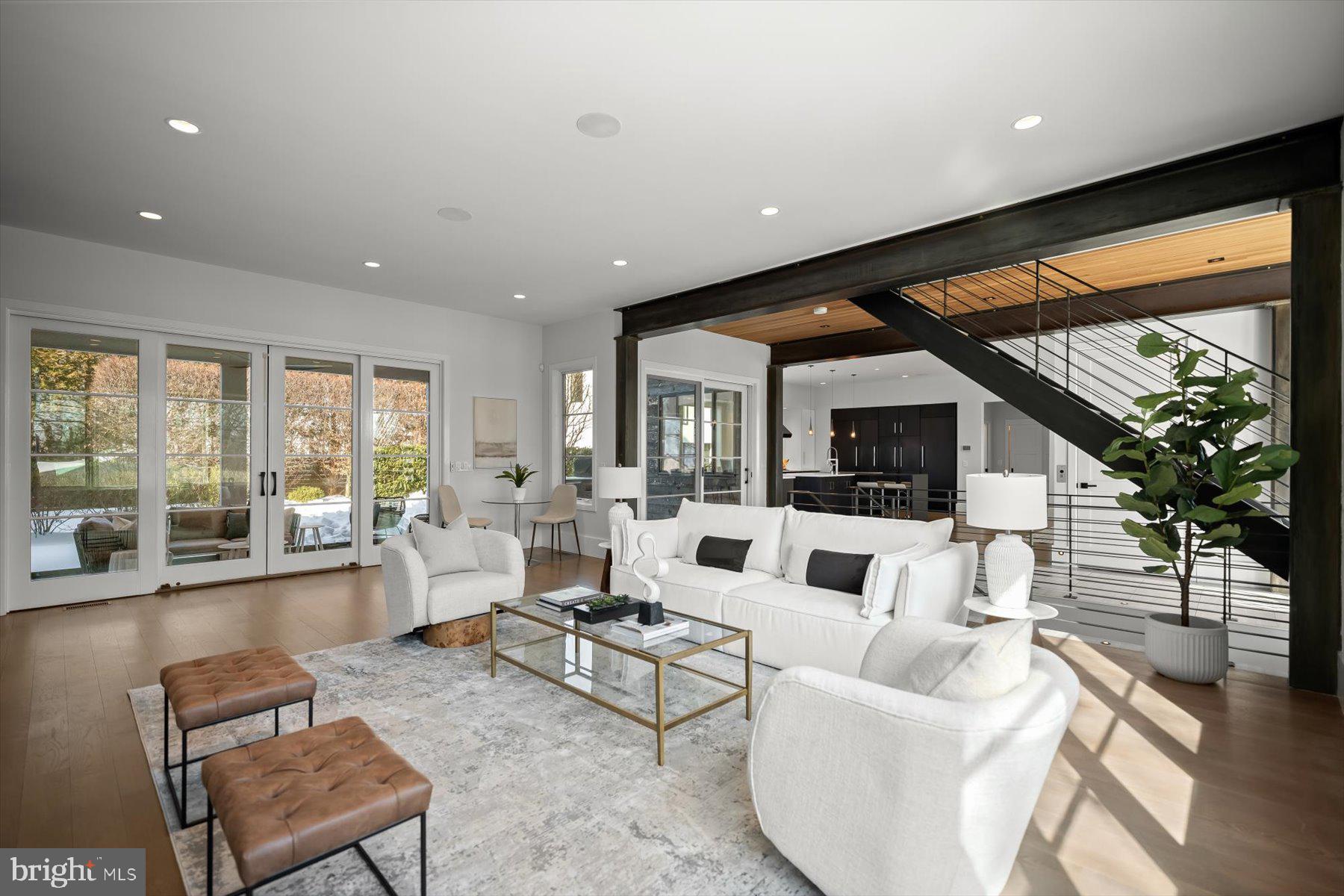 LORCOM GROVE - Residential