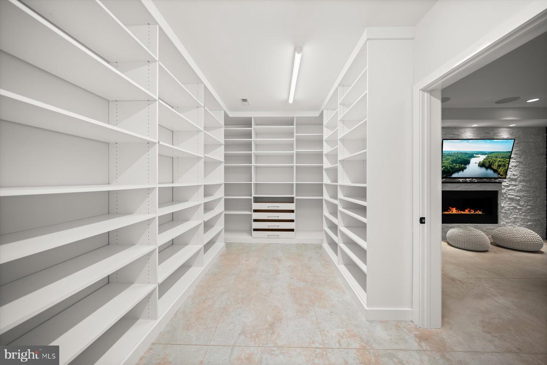 LORCOM GROVE - Residential