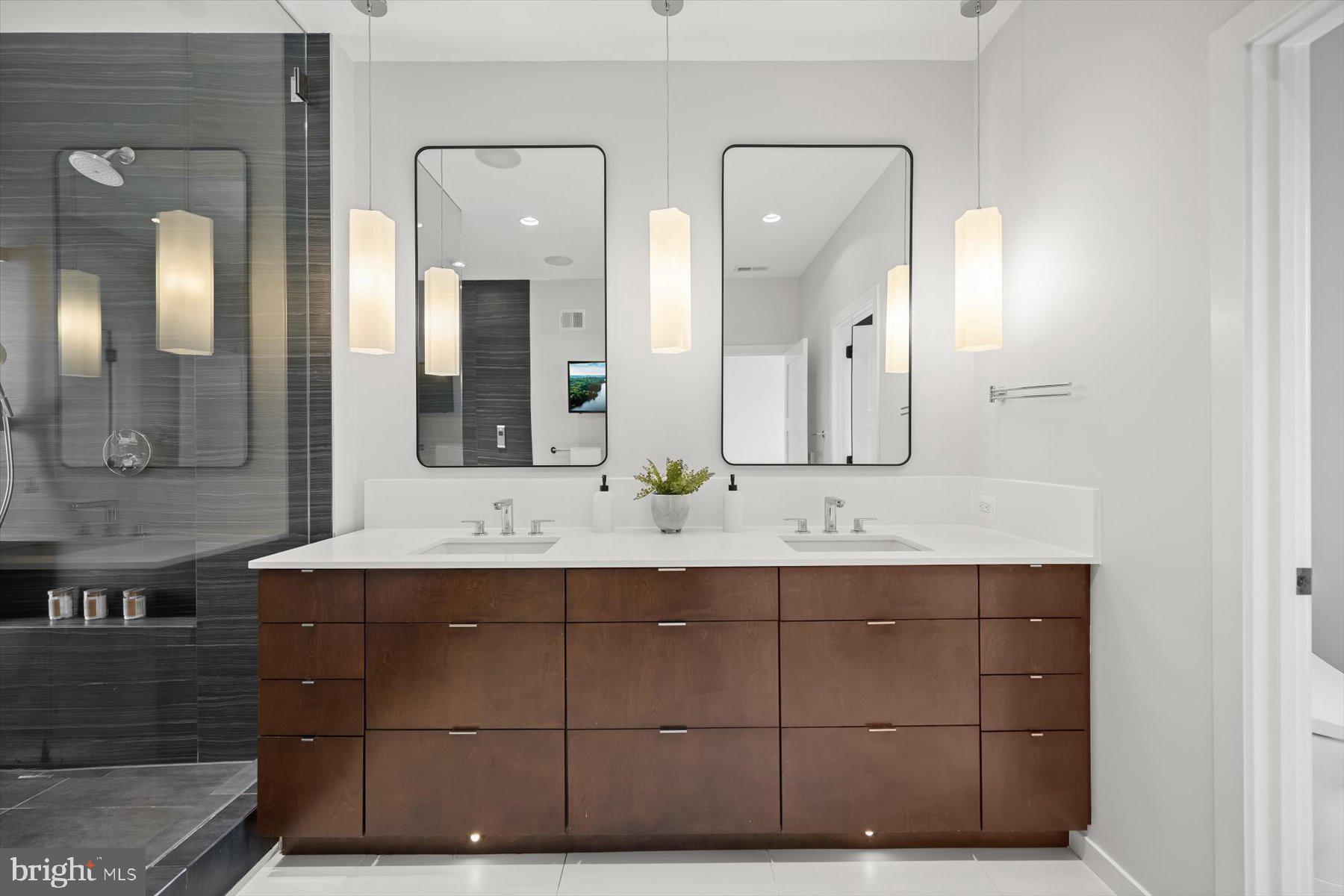 LORCOM GROVE - Residential