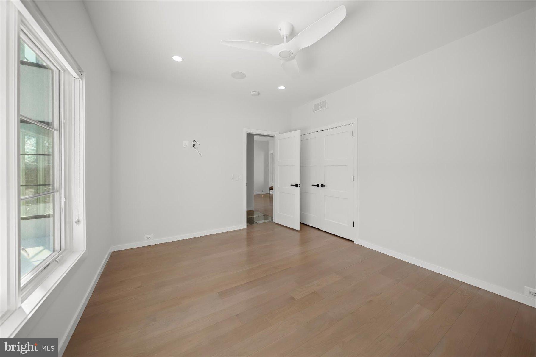 LORCOM GROVE - Residential