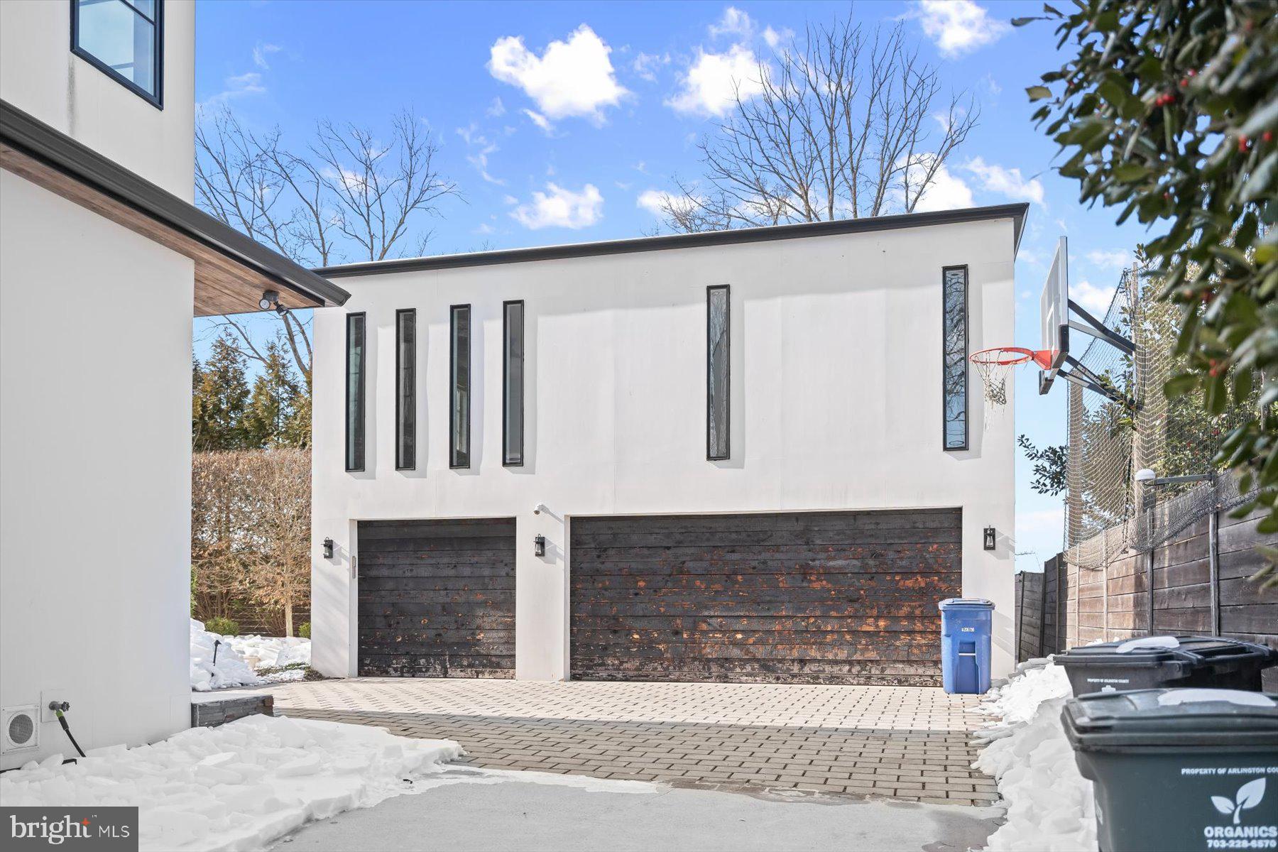 LORCOM GROVE - Residential