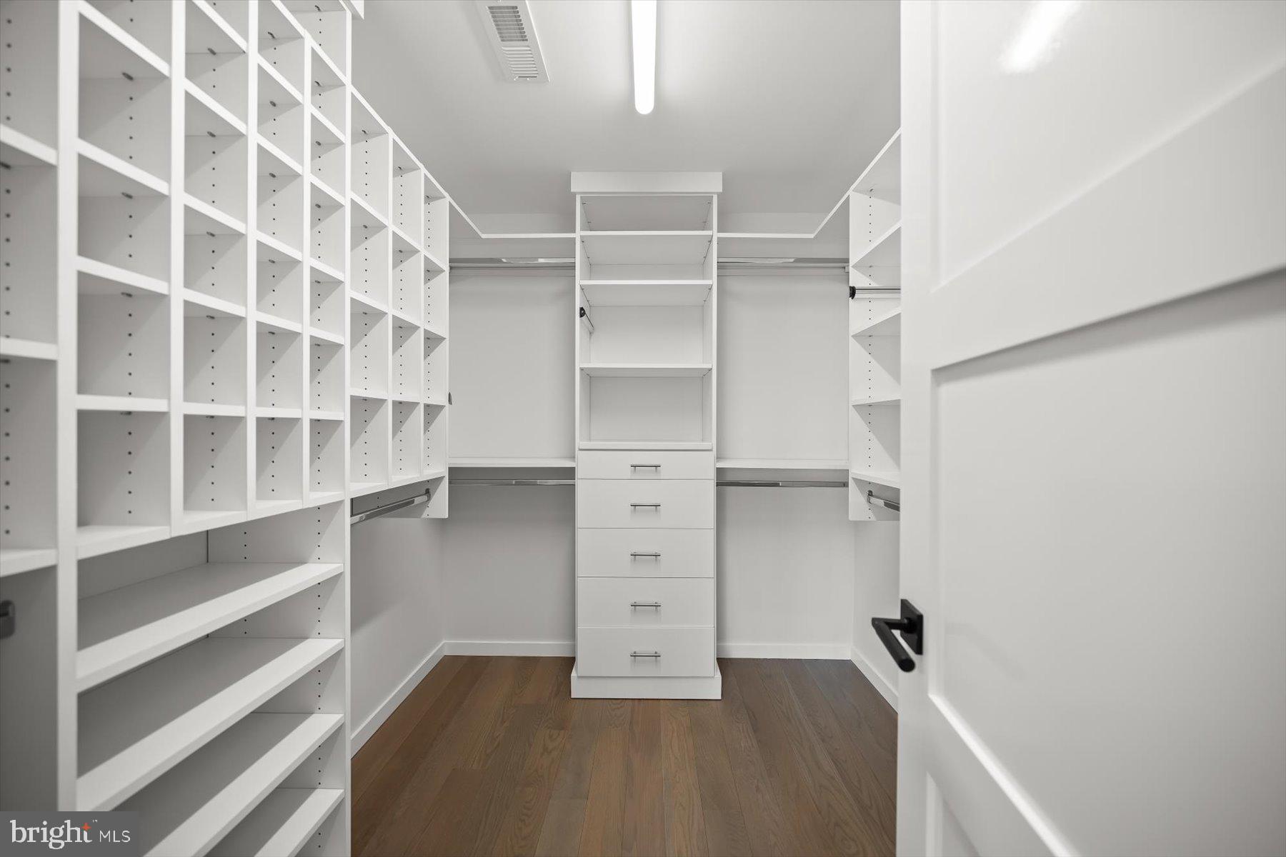 LORCOM GROVE - Residential