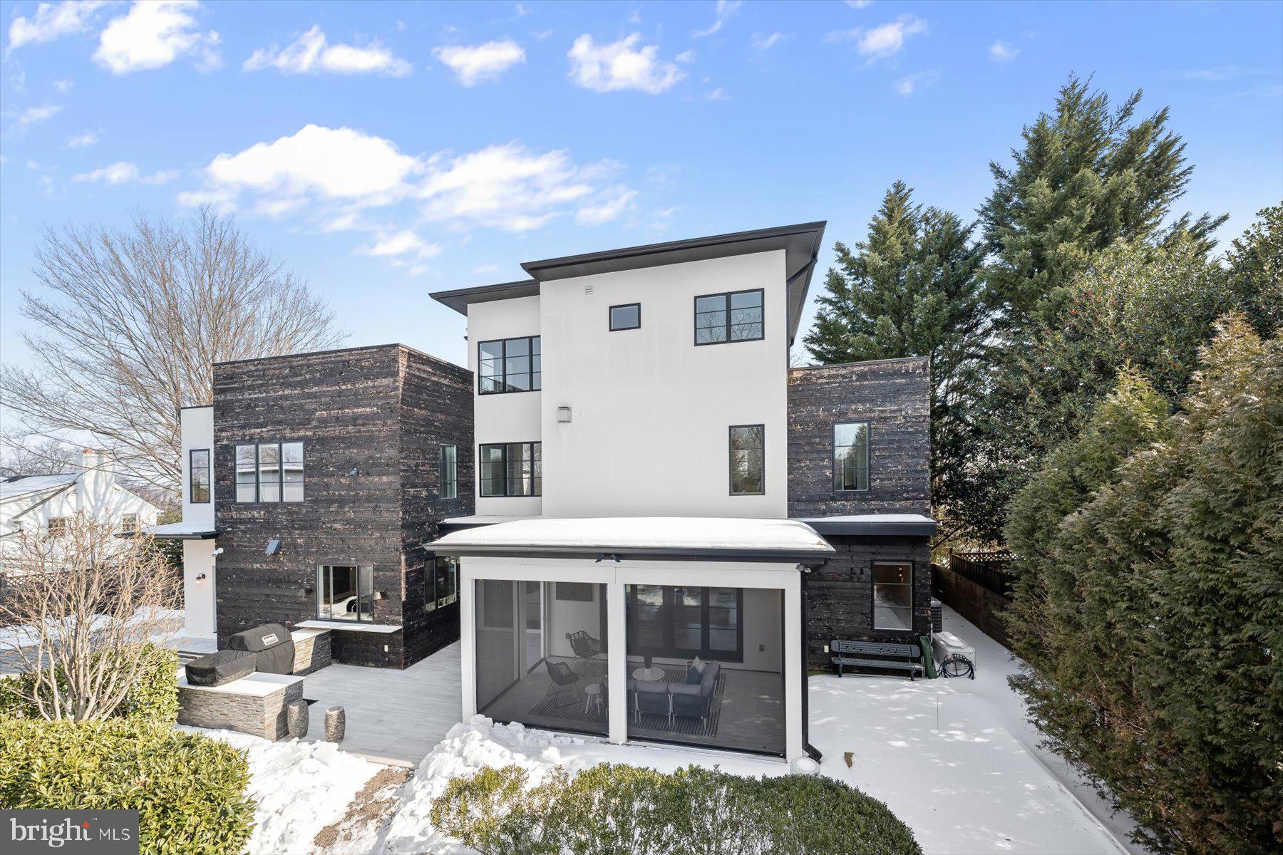 LORCOM GROVE - Residential