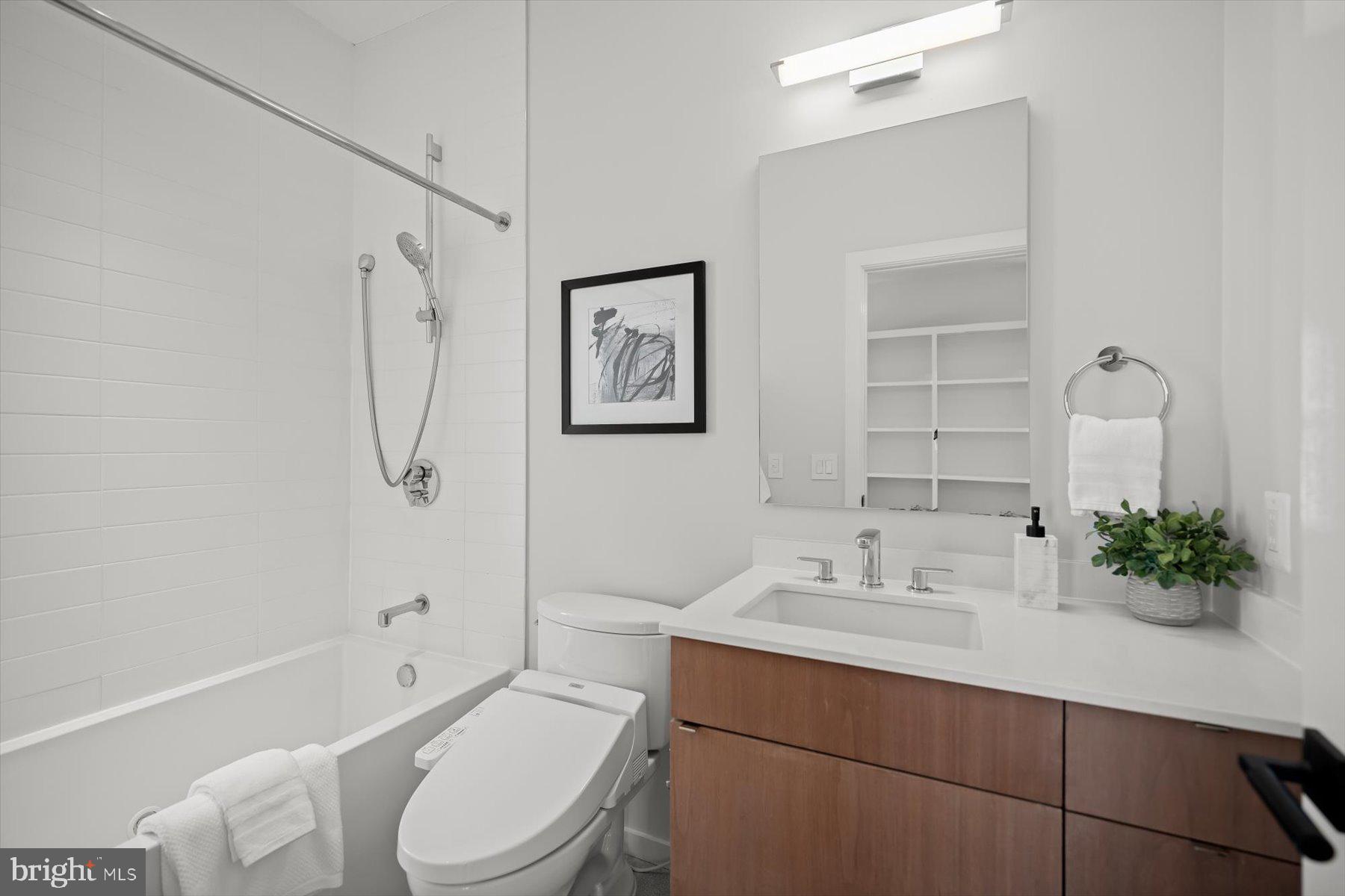 LORCOM GROVE - Residential