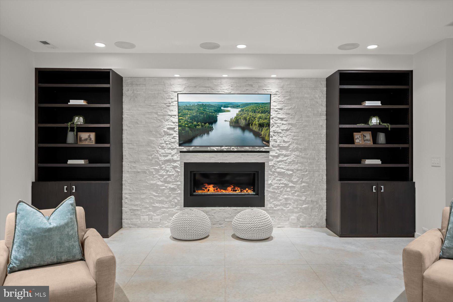 LORCOM GROVE - Residential