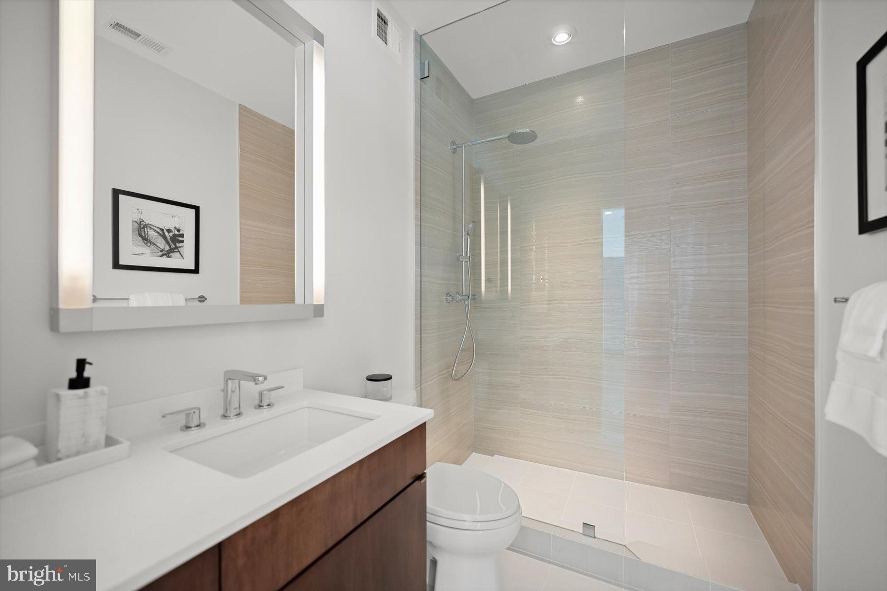 LORCOM GROVE - Residential