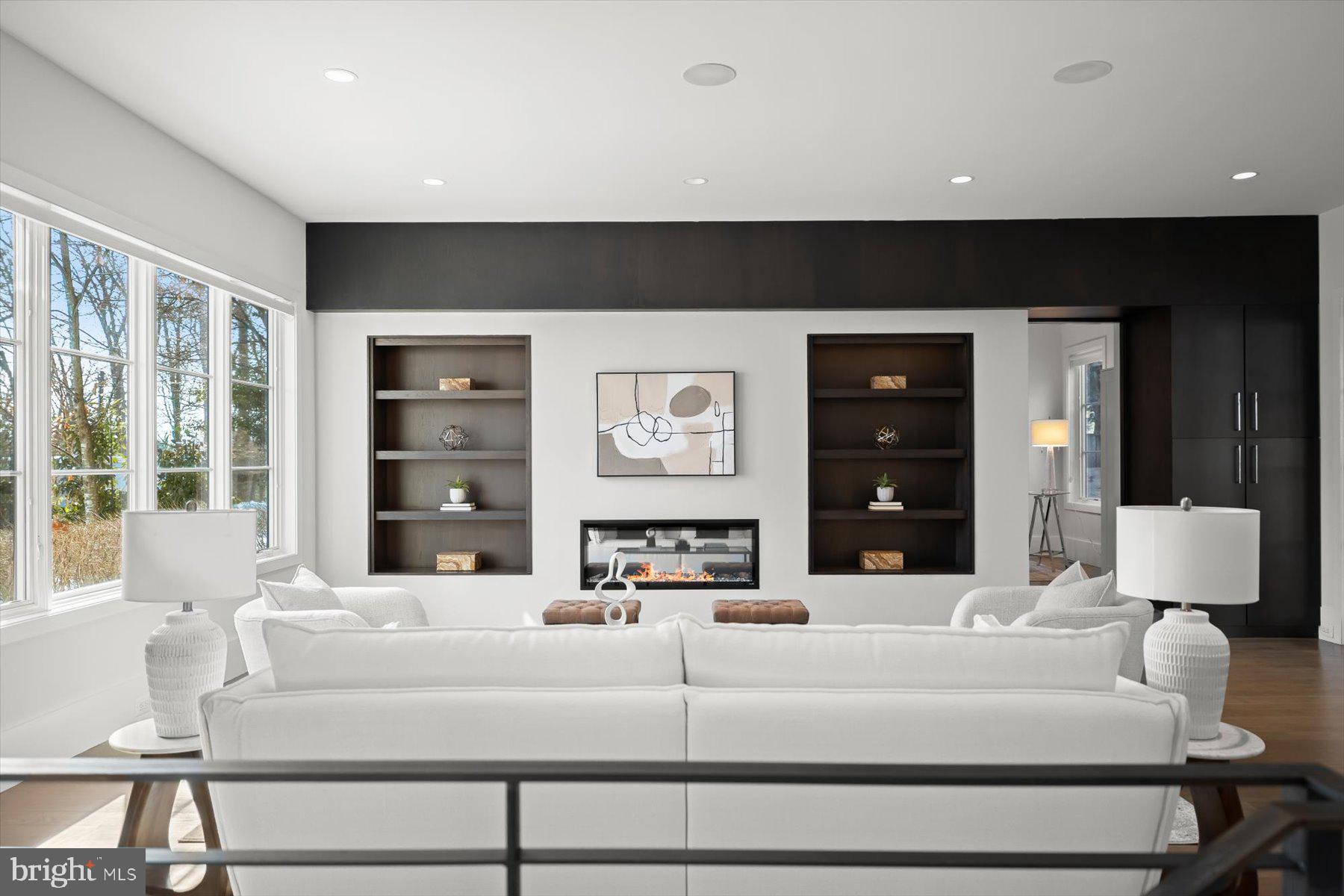 LORCOM GROVE - Residential