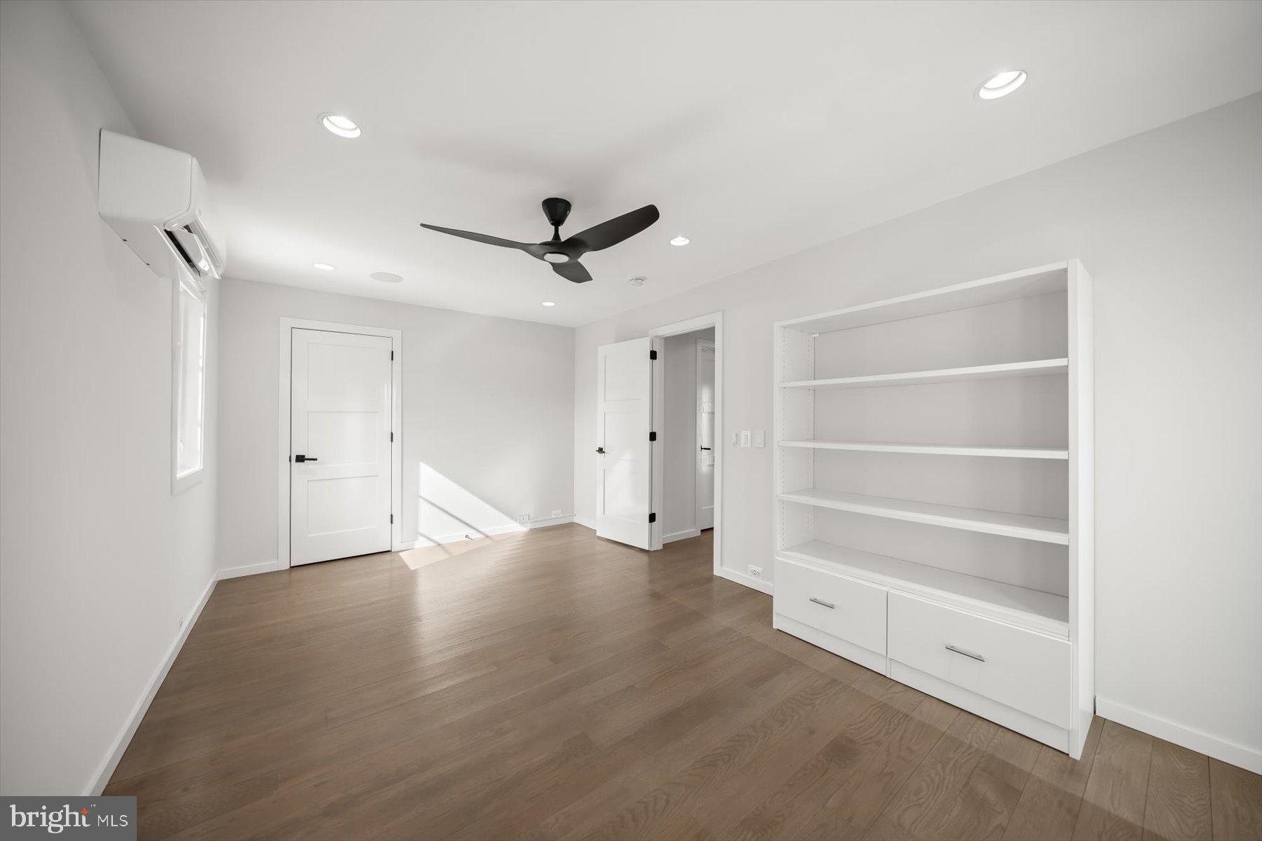 LORCOM GROVE - Residential