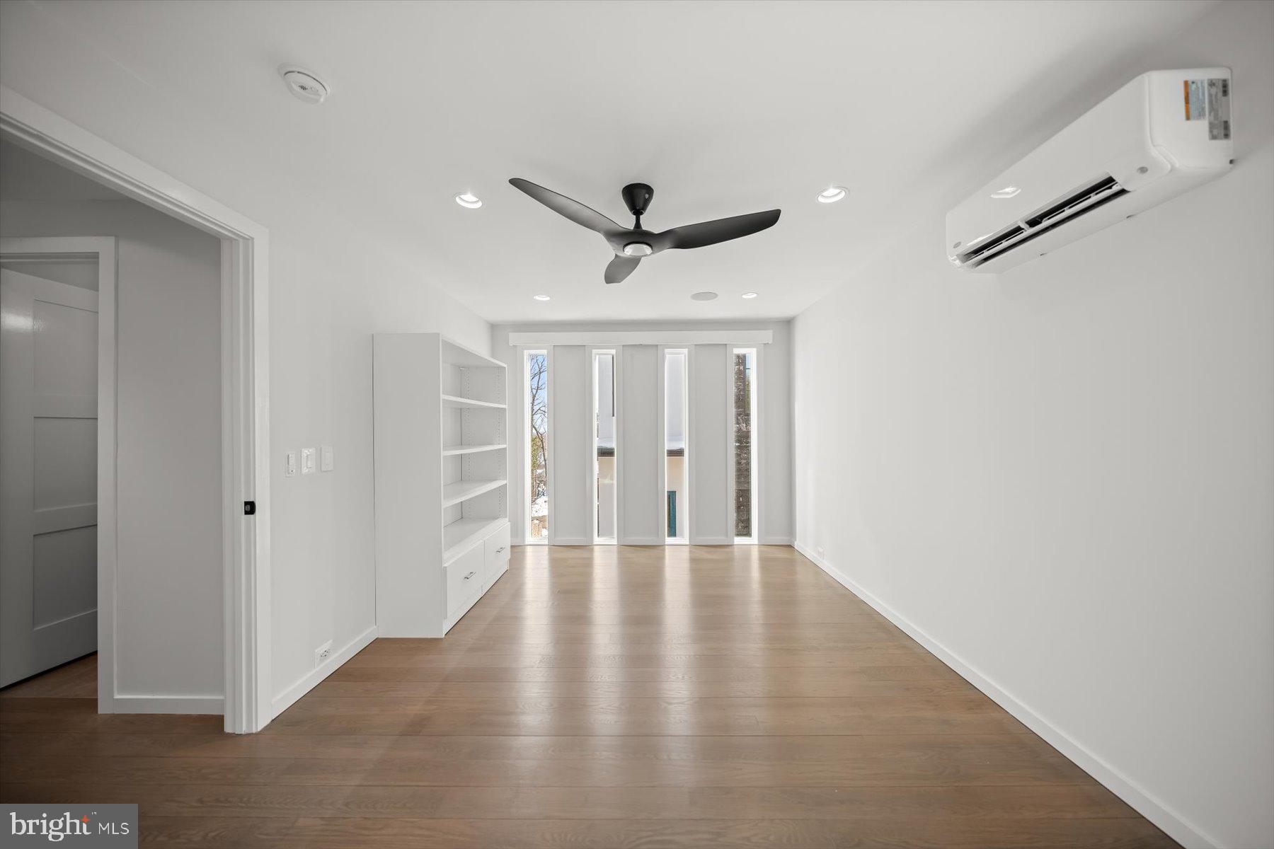 LORCOM GROVE - Residential