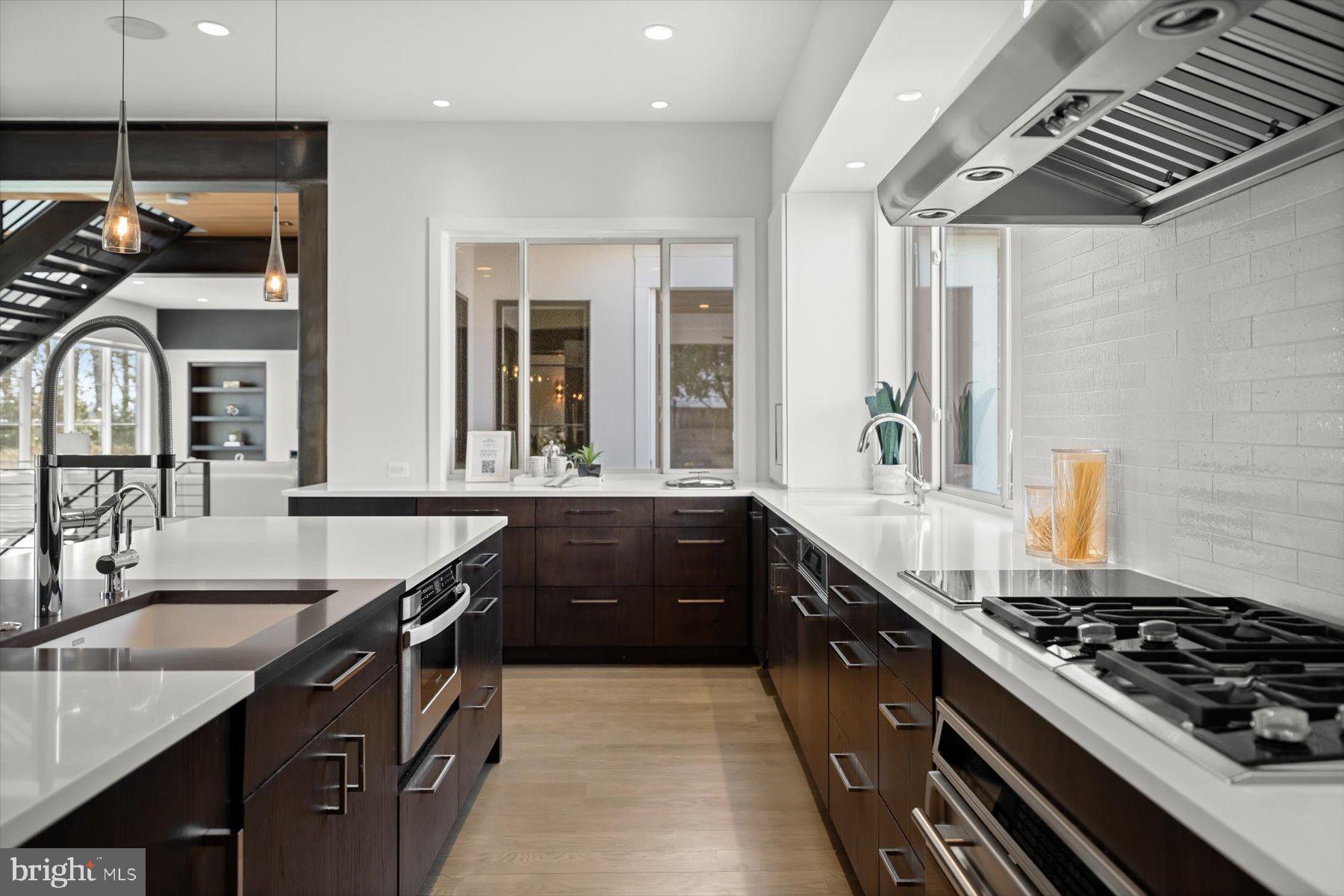 LORCOM GROVE - Residential