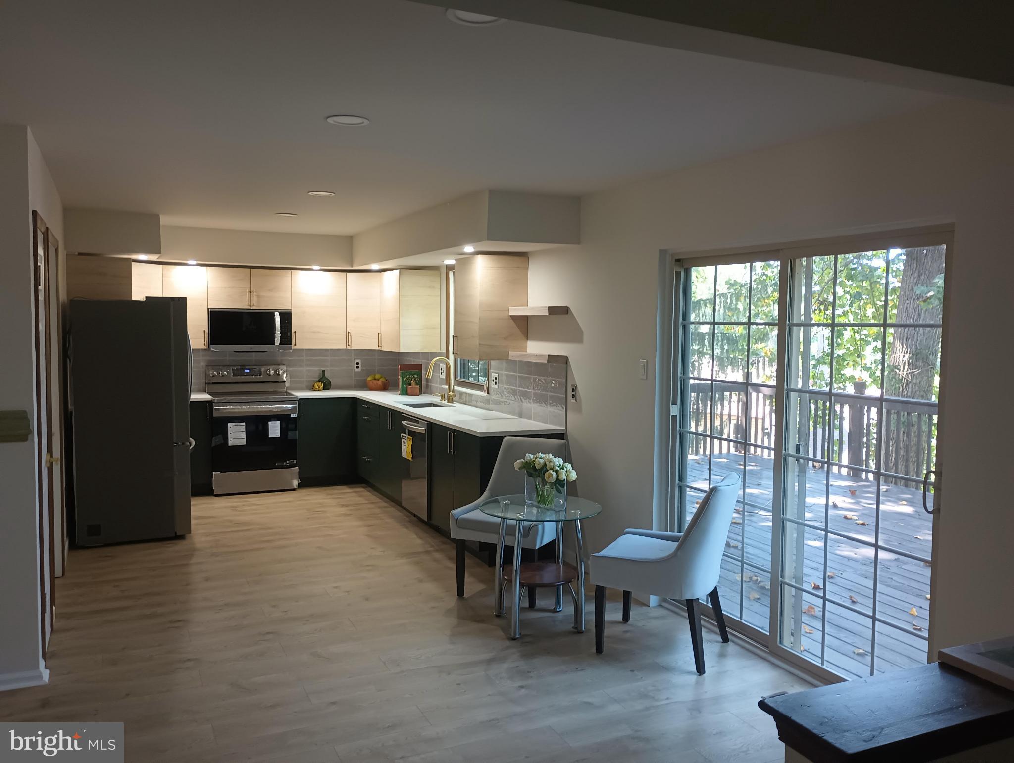 905 EDGEWOOD LANE