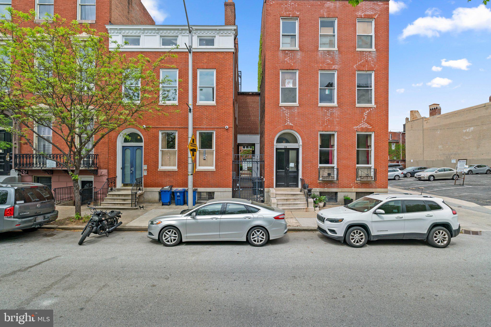 216 W MONUMENT STREET 1-R