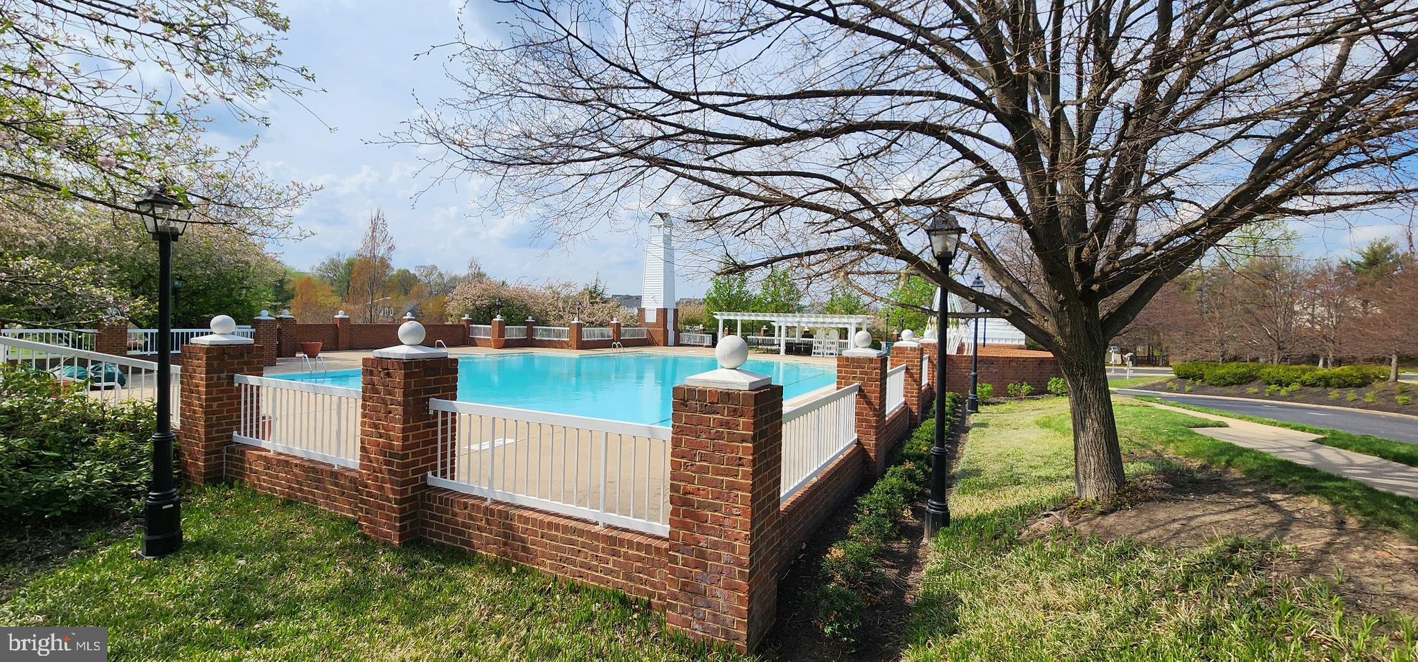 RIVER OAKS - Residential