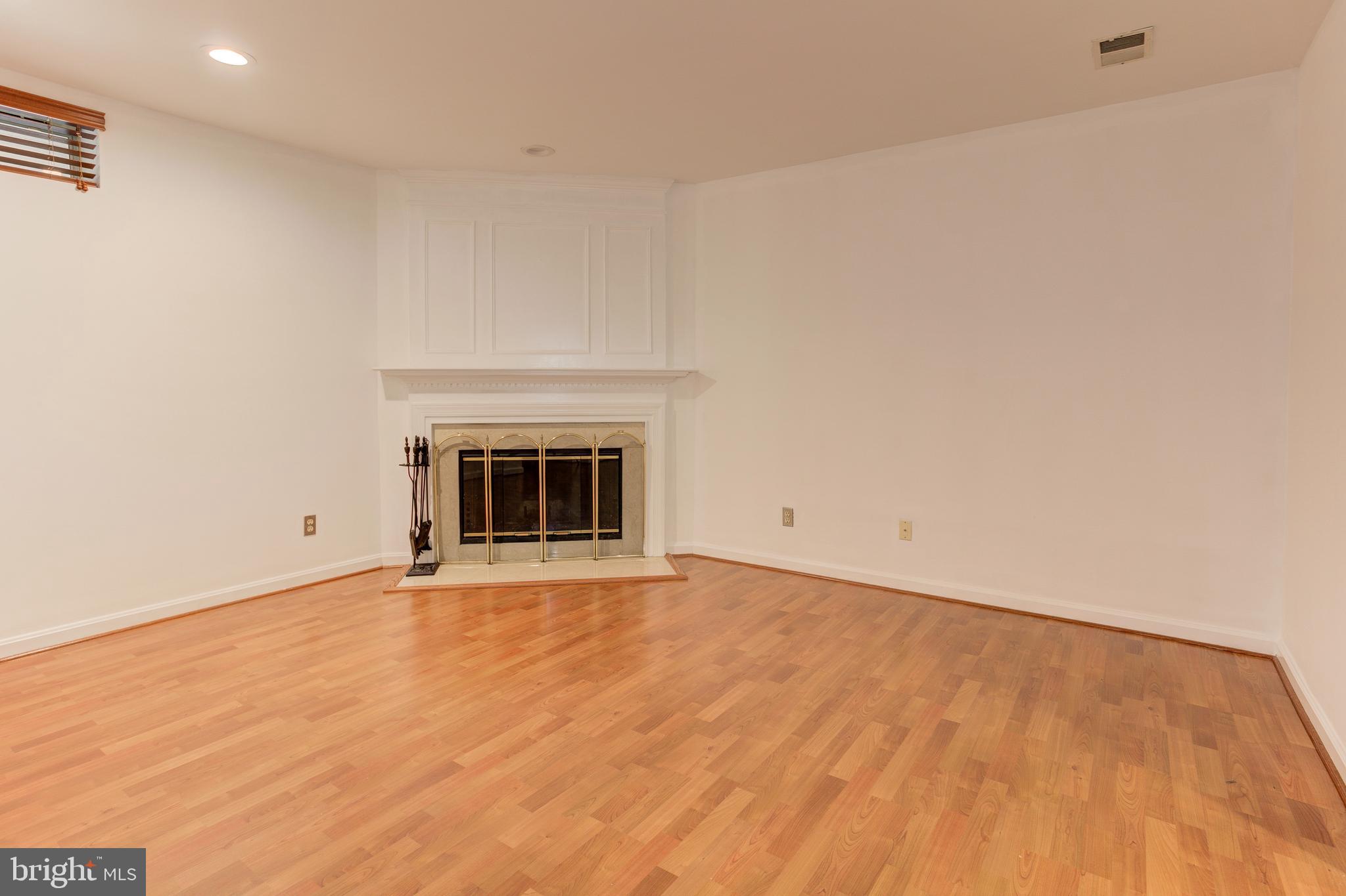 RIVER OAKS - Residential