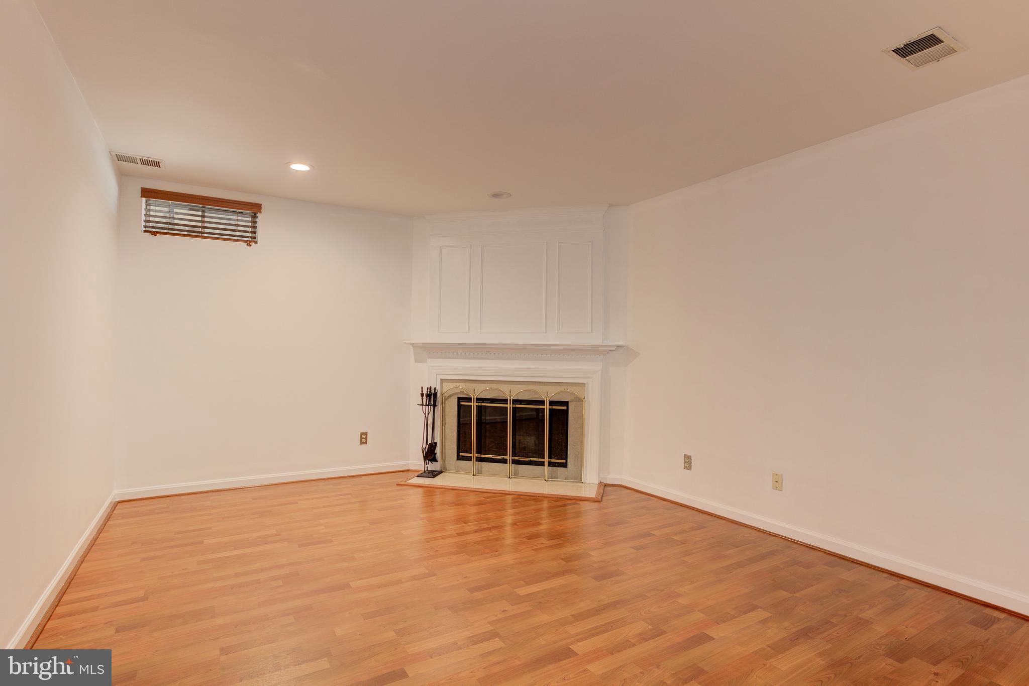 RIVER OAKS - Residential