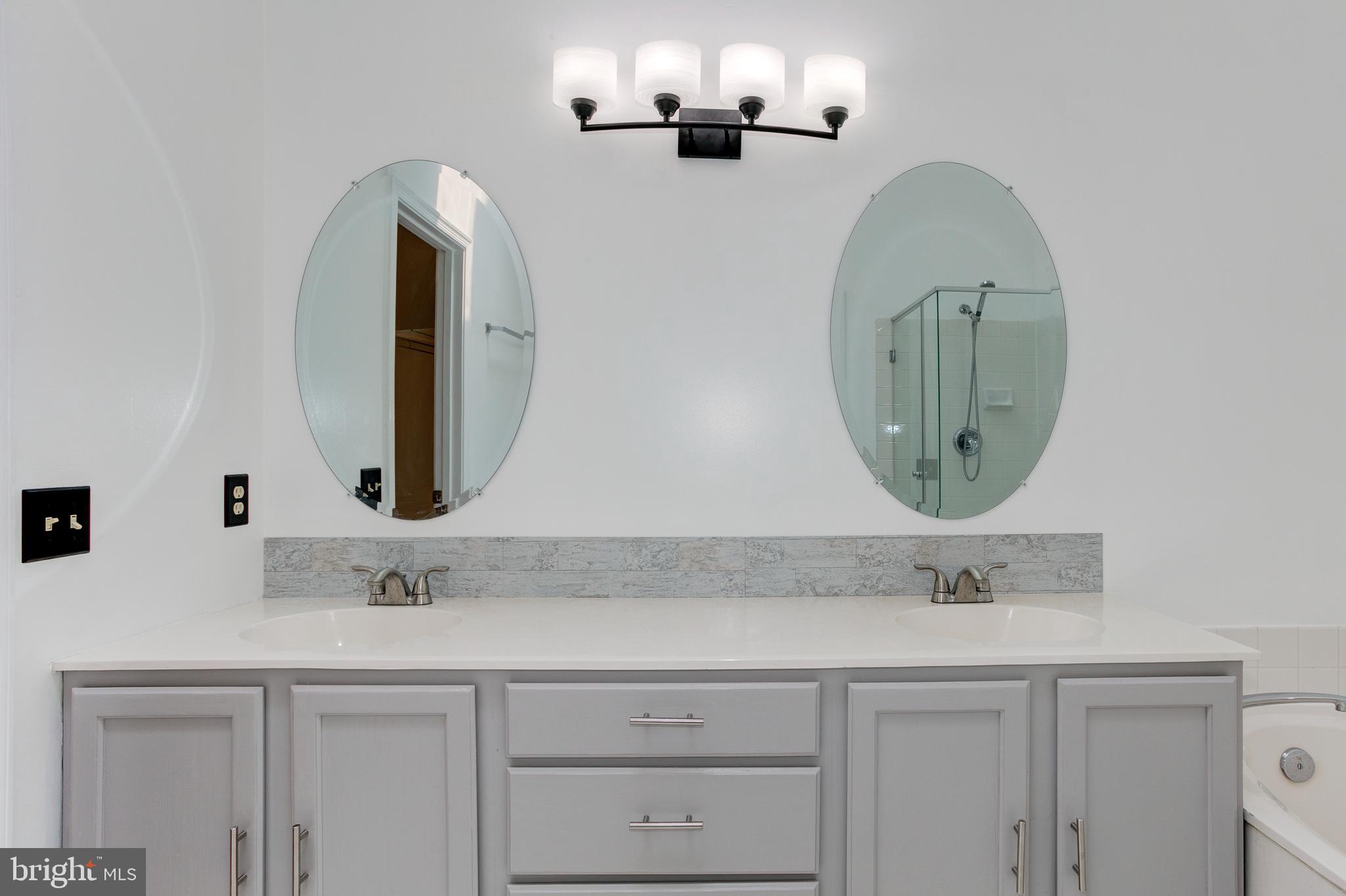 RIVER OAKS - Residential