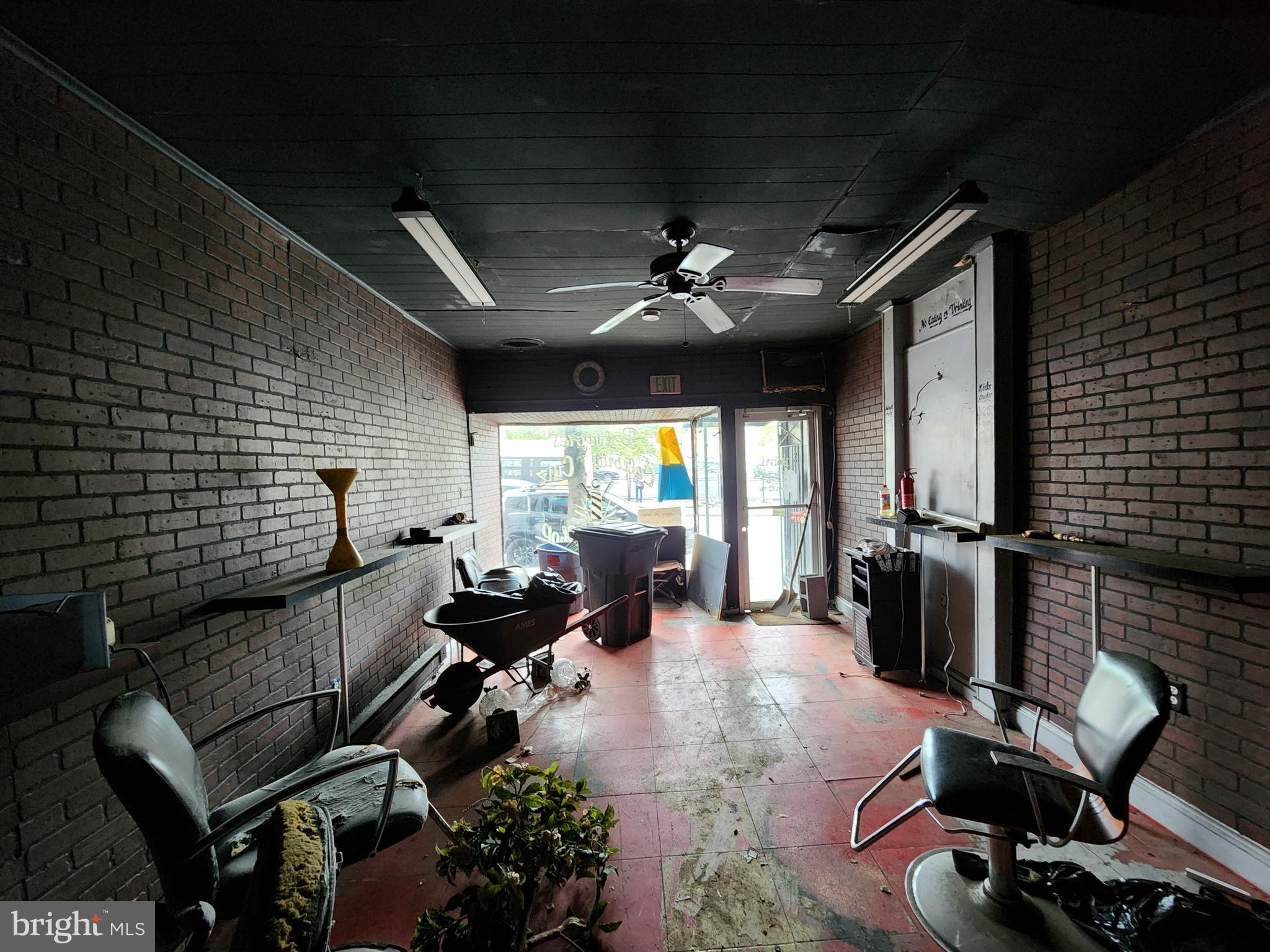 DOWNTOWN - Commercial Sale