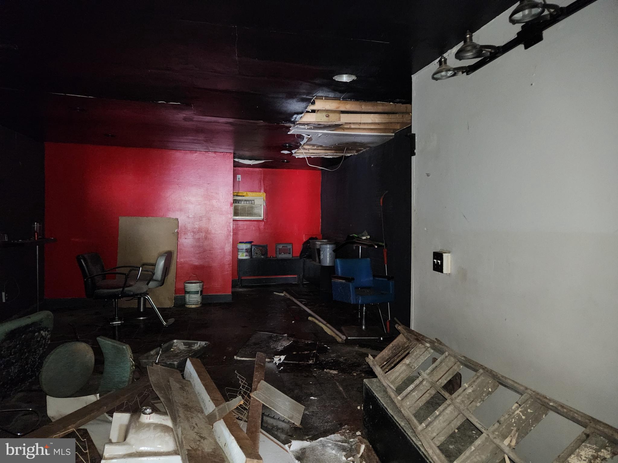 DOWNTOWN - Commercial Sale