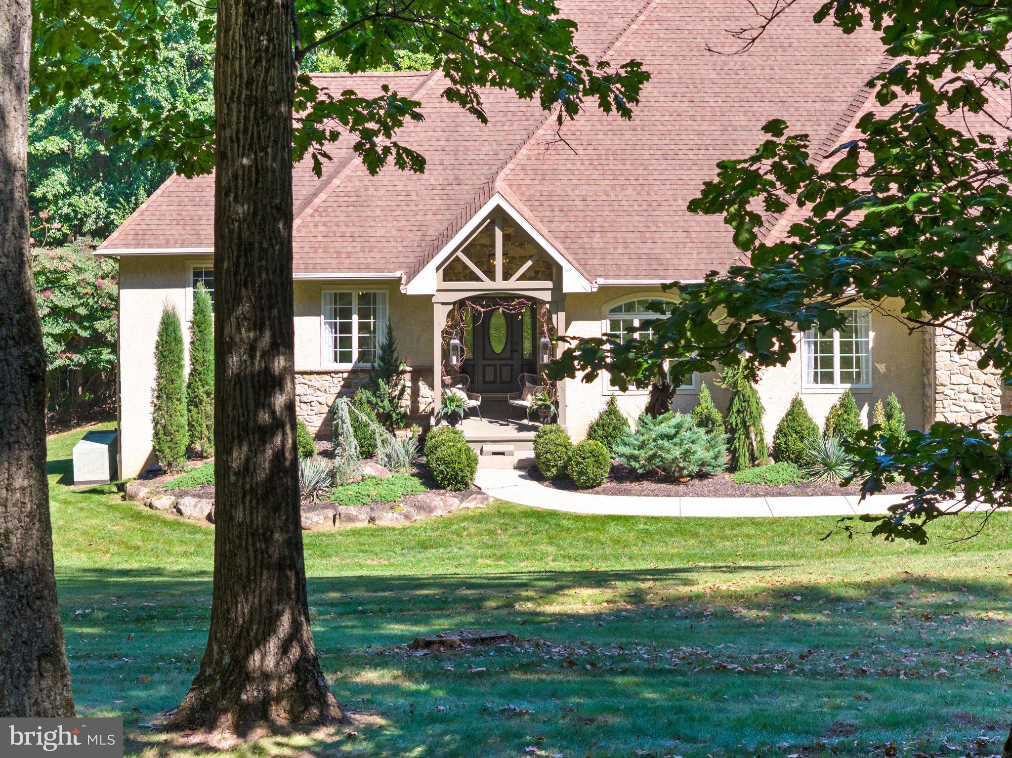 8 BORDEAUX DRIVE