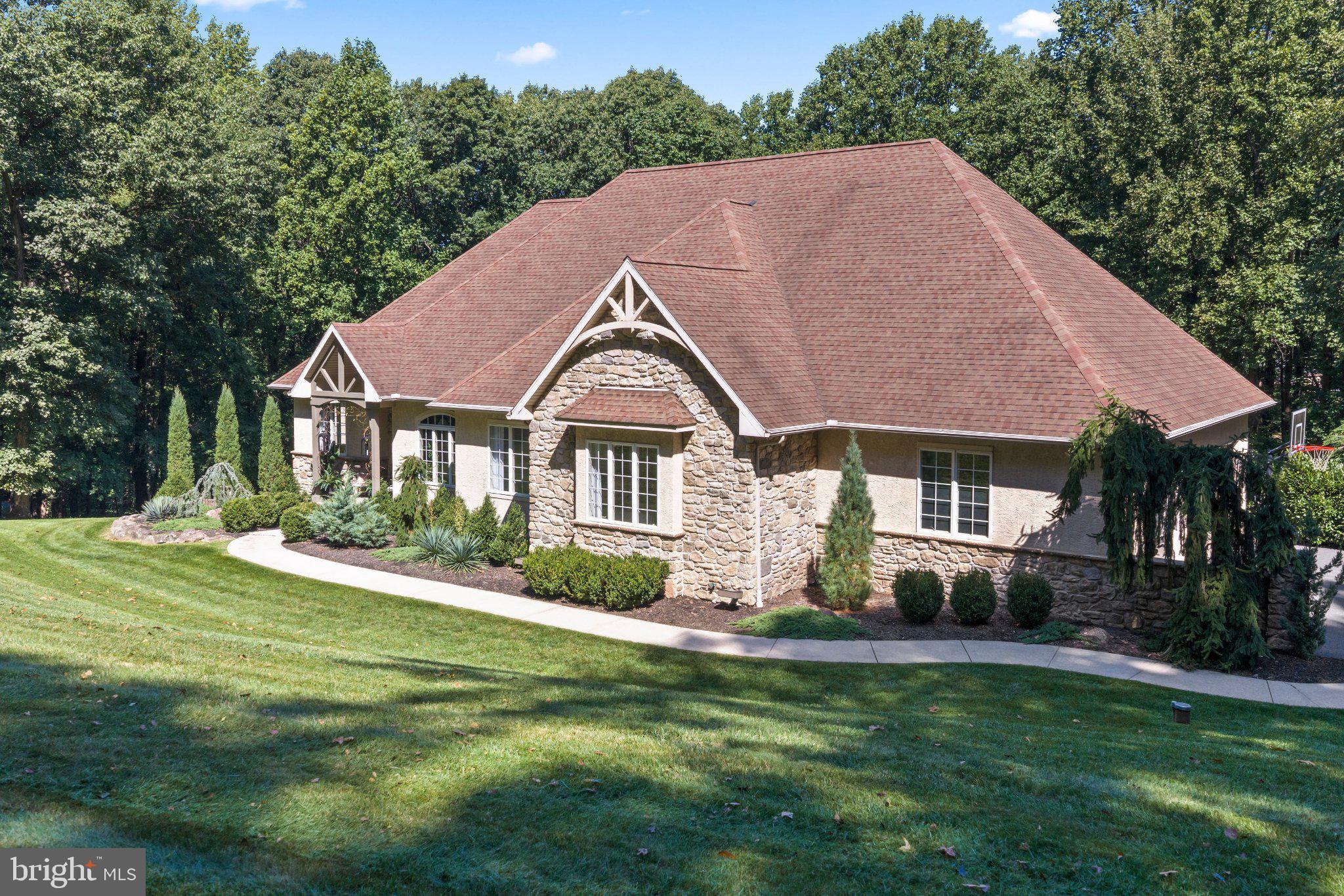 8 BORDEAUX DRIVE