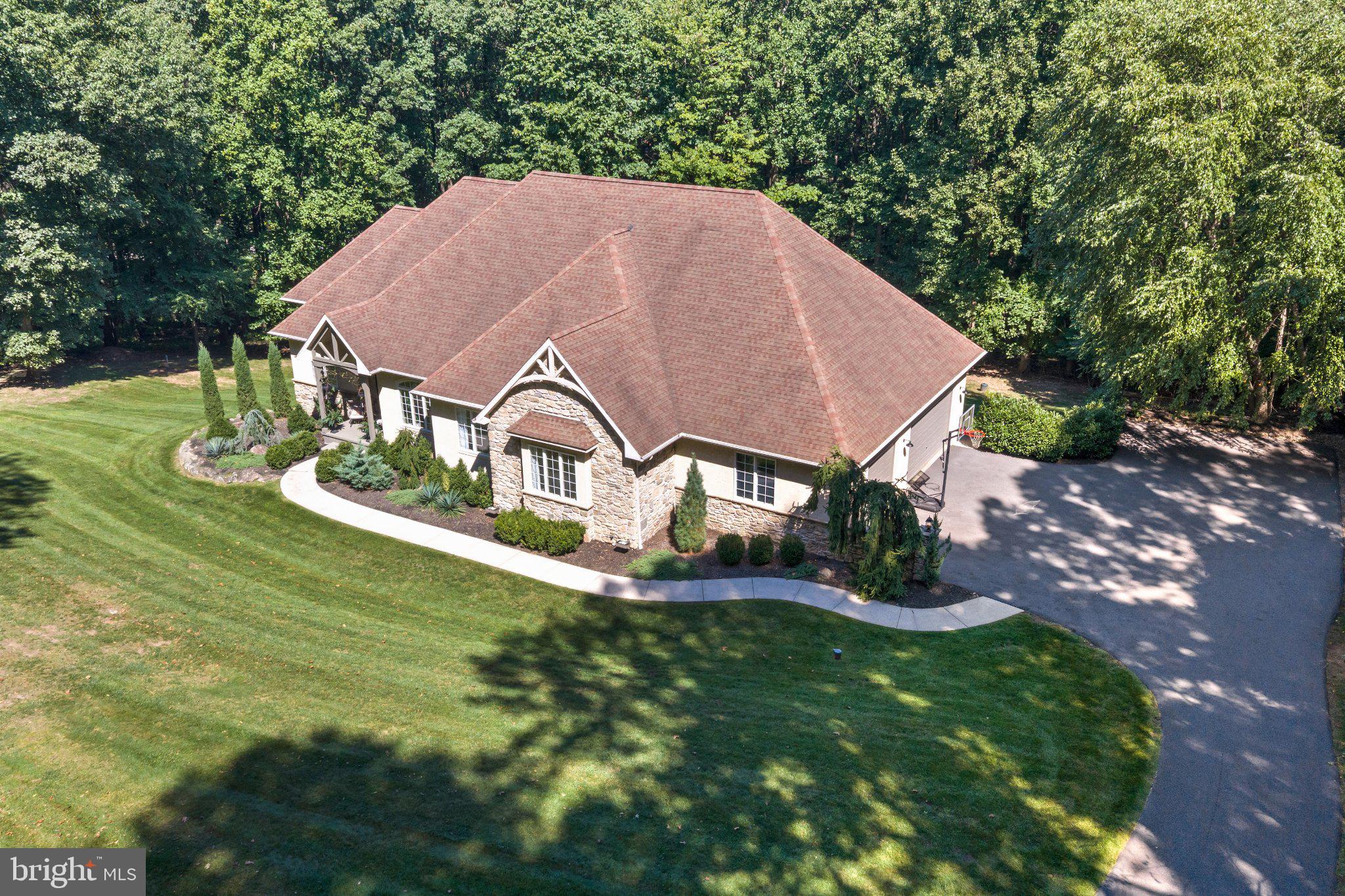 8 BORDEAUX DRIVE