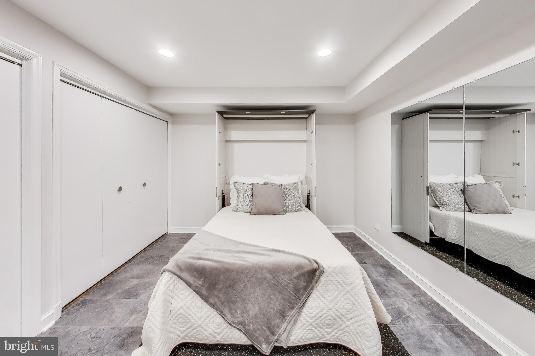 OLD TOWN - Residential Lease