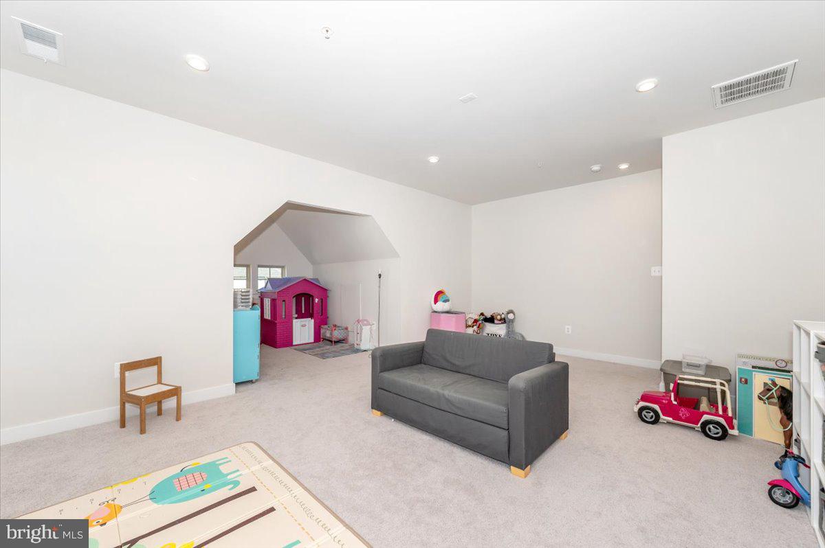 LAKE LINGANORE WOODRIDGE - Residential