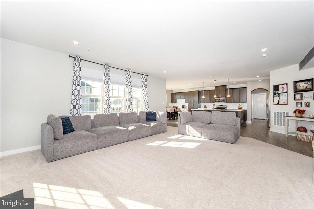 LAKE LINGANORE WOODRIDGE - Residential