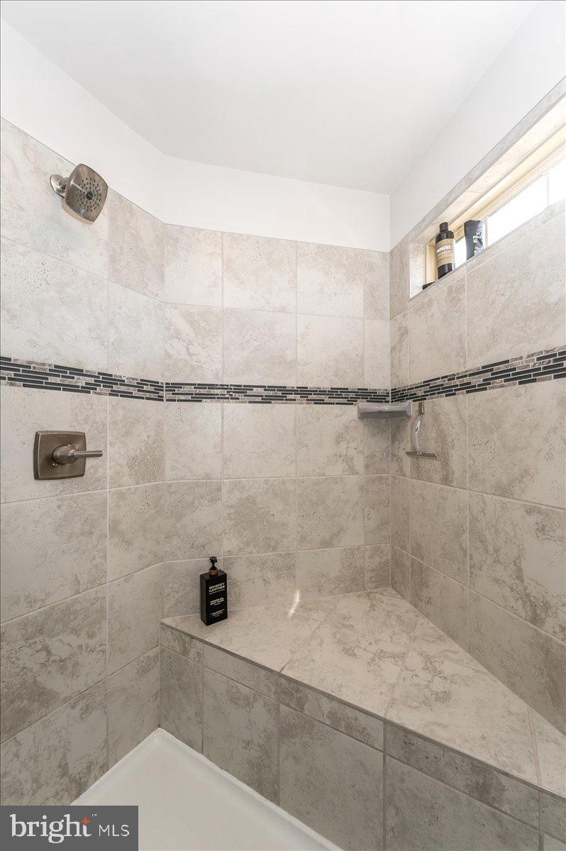 LAKE LINGANORE WOODRIDGE - Residential