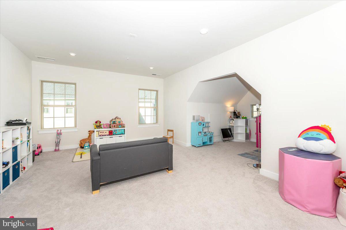 LAKE LINGANORE WOODRIDGE - Residential