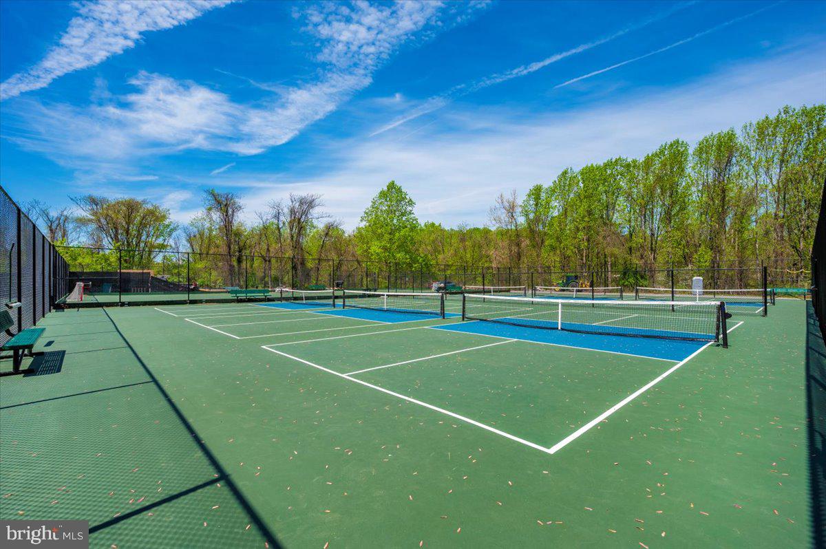 LAKE LINGANORE WOODRIDGE - Residential