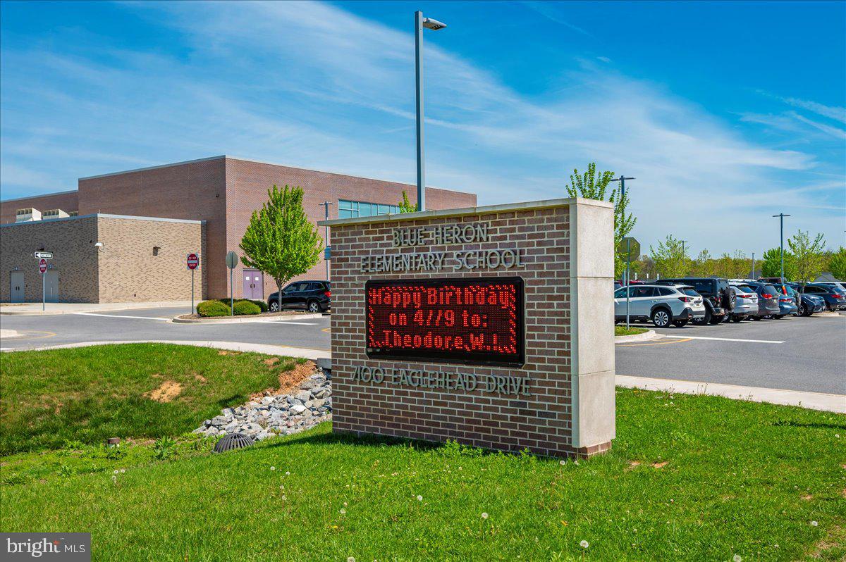 LAKE LINGANORE WOODRIDGE - Residential