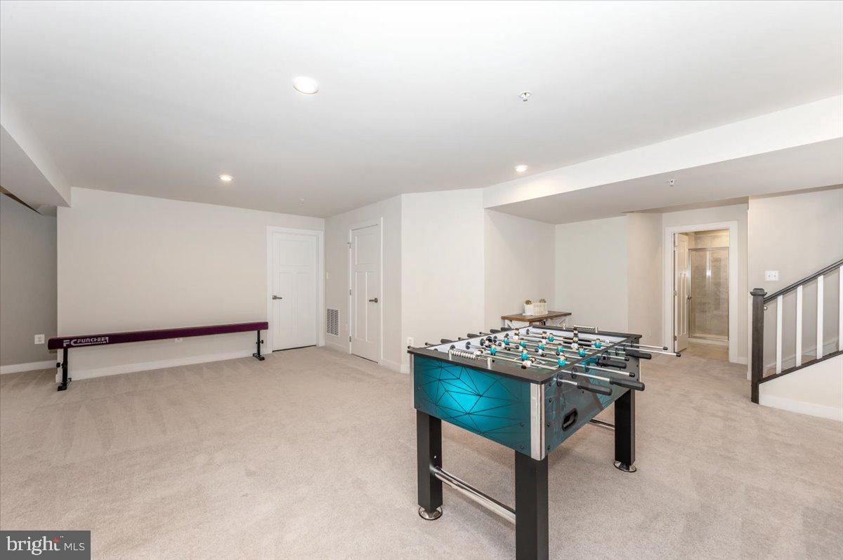 LAKE LINGANORE WOODRIDGE - Residential