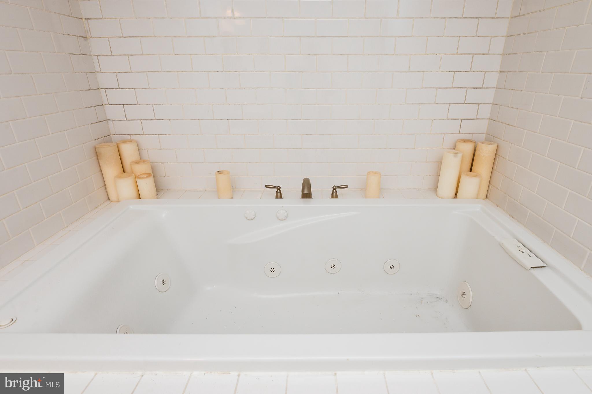 HOLLY WOODS - Residential