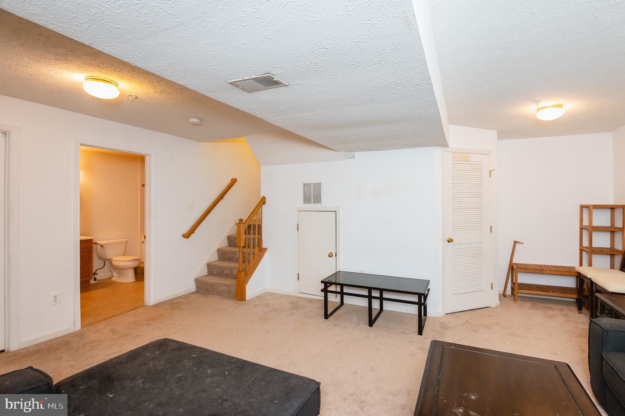 HOLLY WOODS - Residential