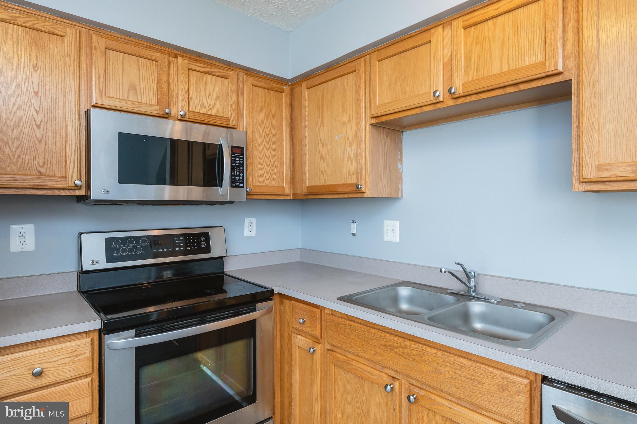 HOLLY WOODS - Residential