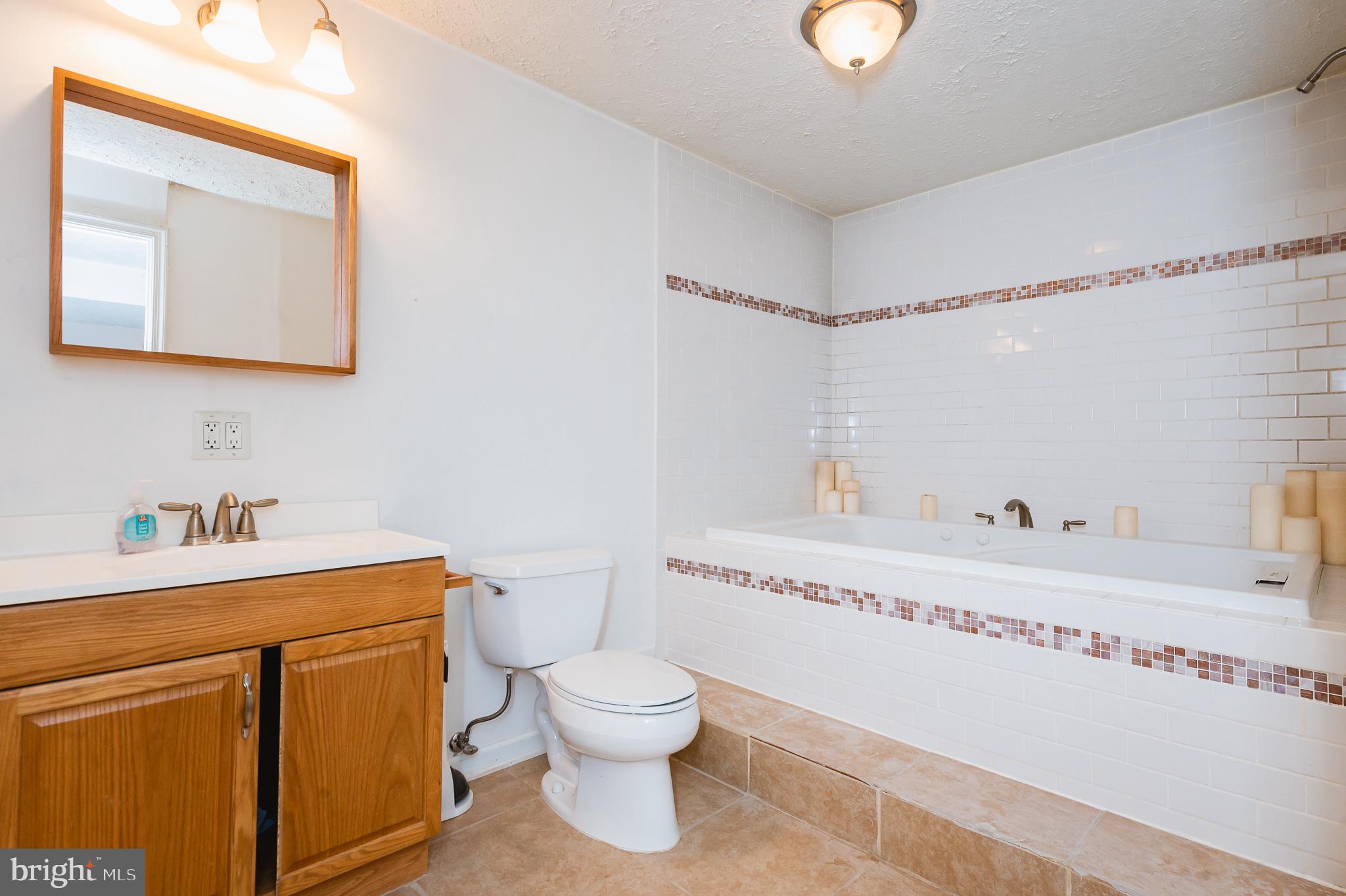 HOLLY WOODS - Residential