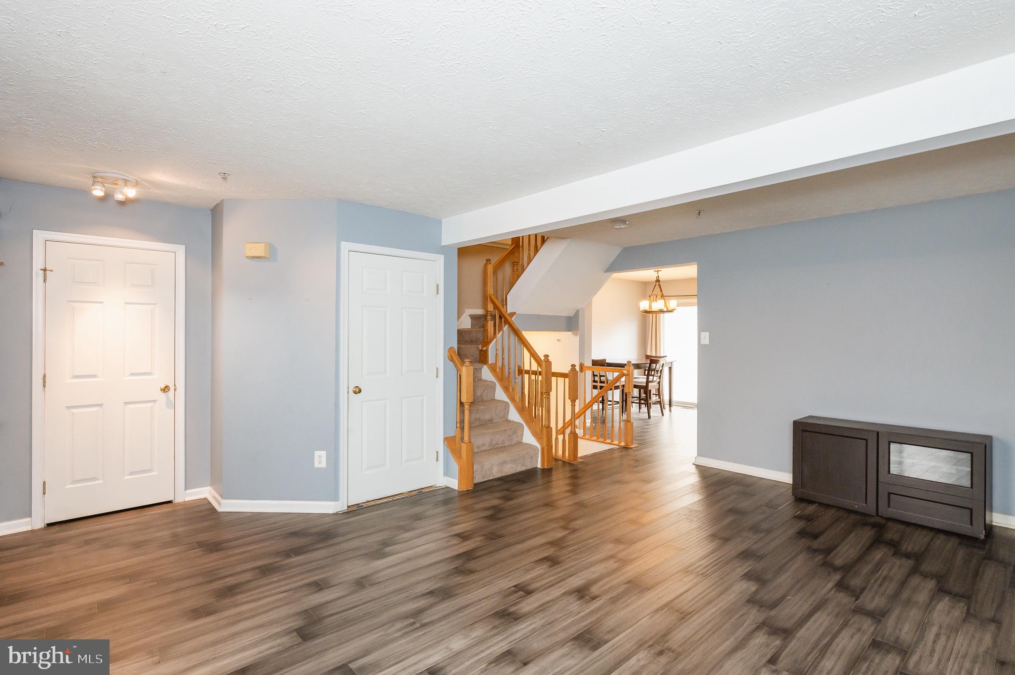 HOLLY WOODS - Residential