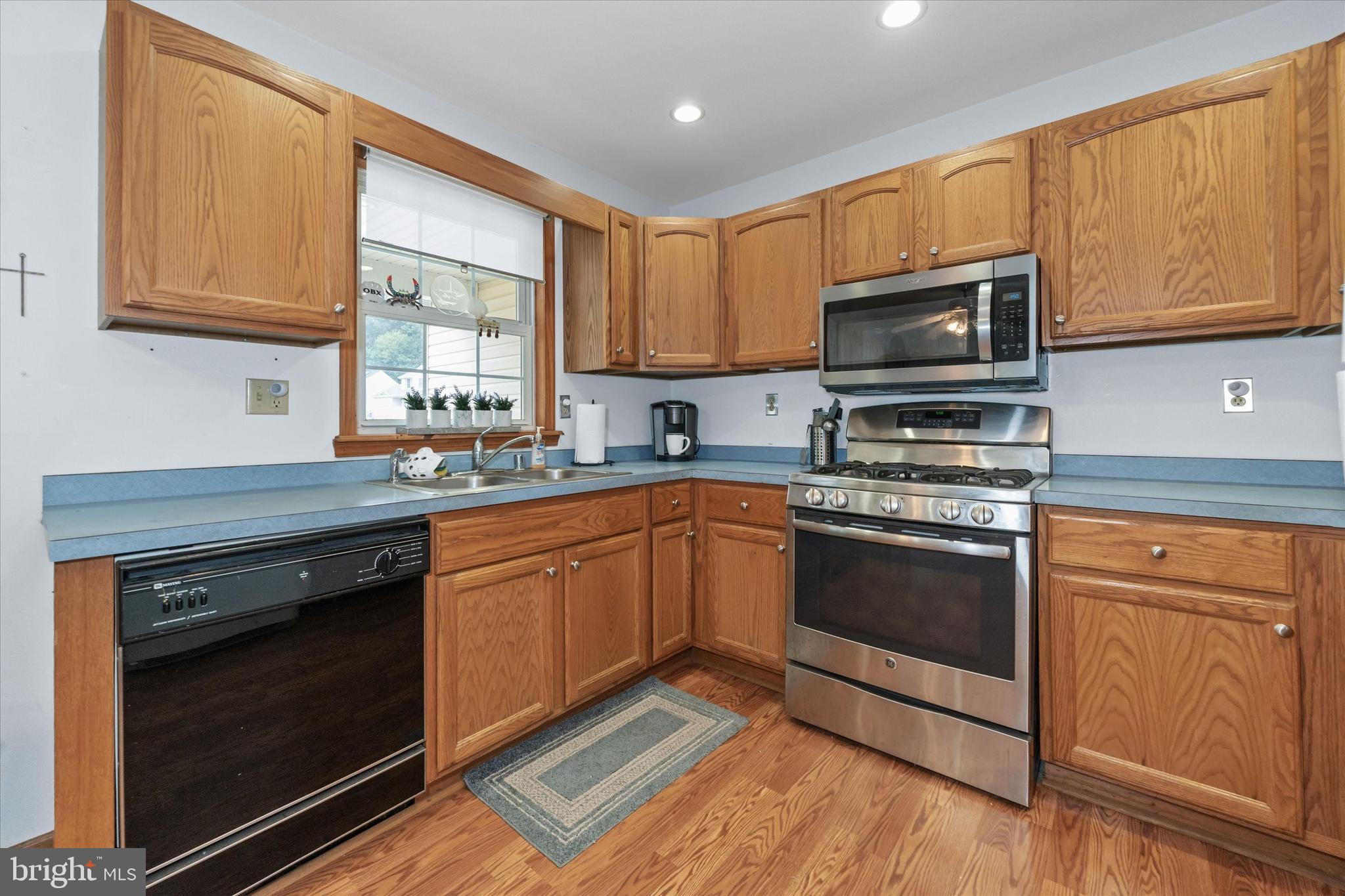 COLONIAL RIDGE - Residential