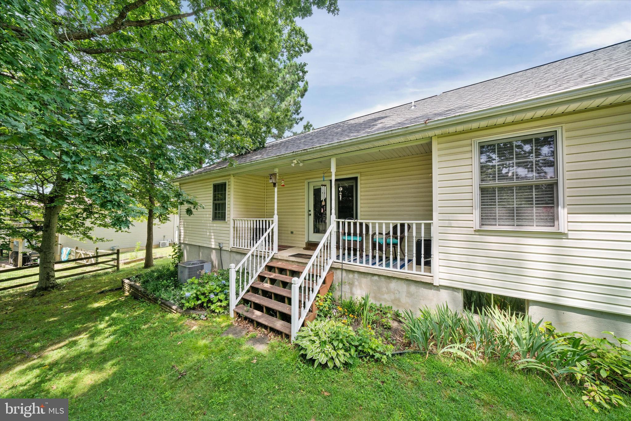 COLONIAL RIDGE - Residential