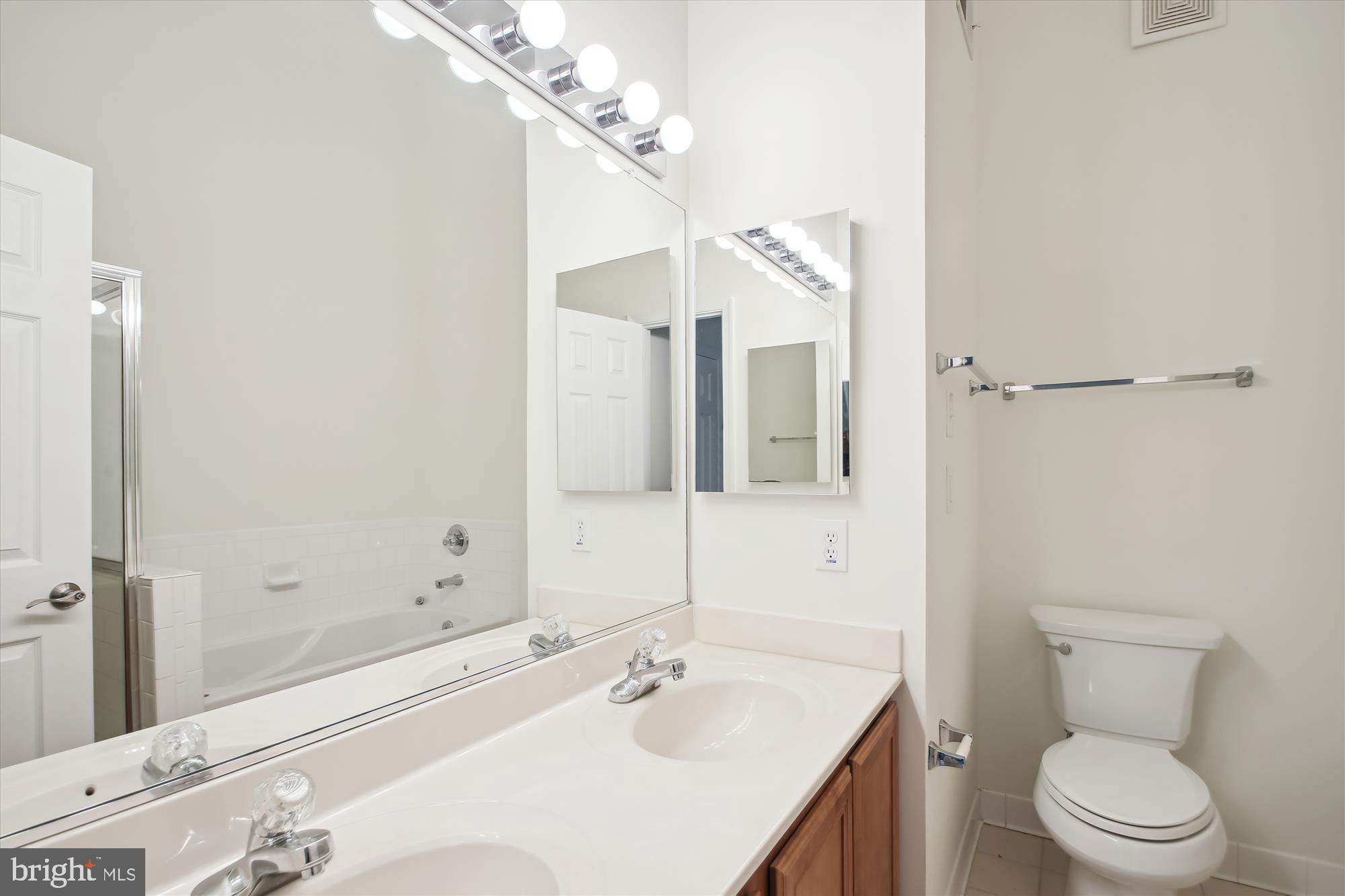 THE KNOLLS - Residential