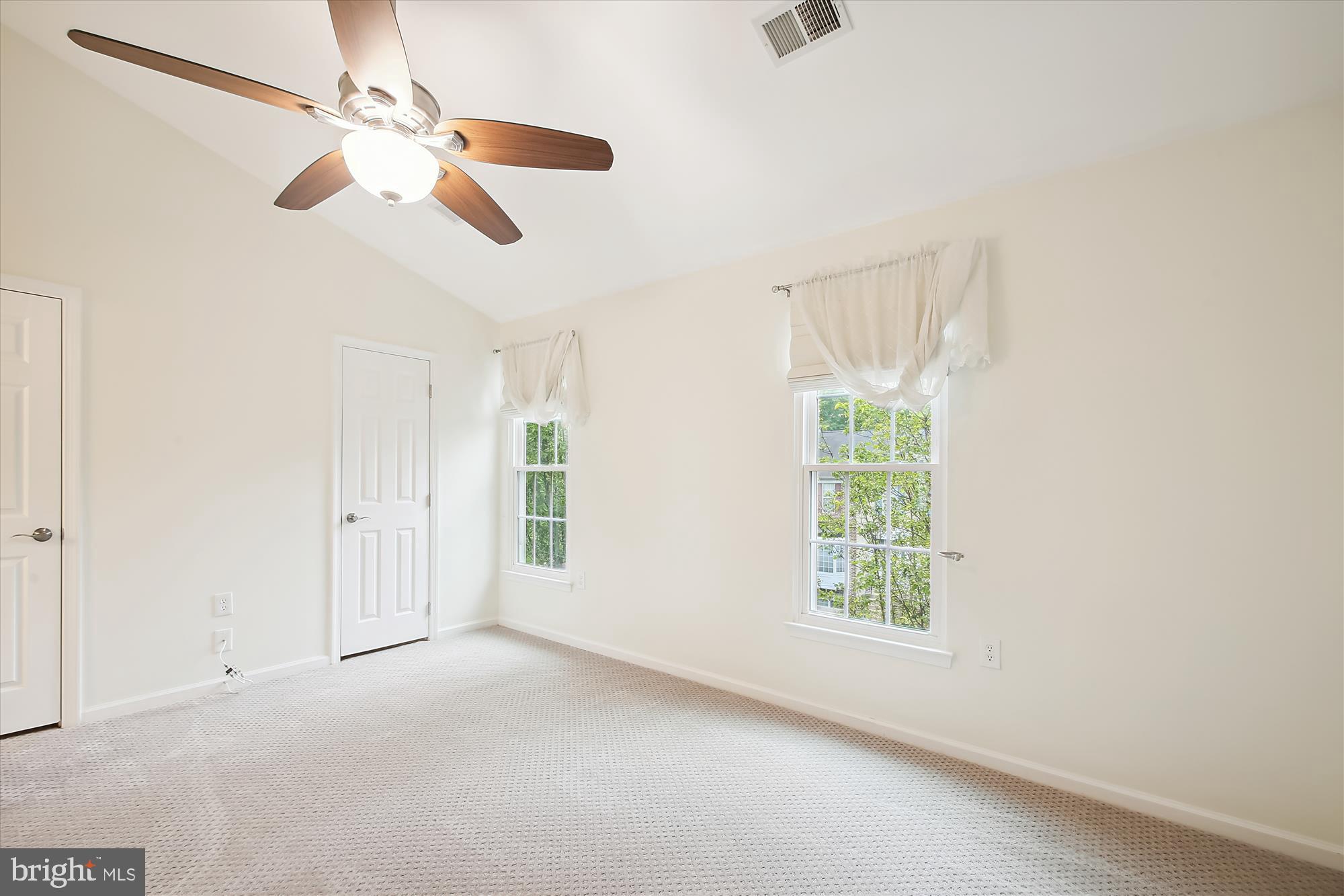 THE KNOLLS - Residential