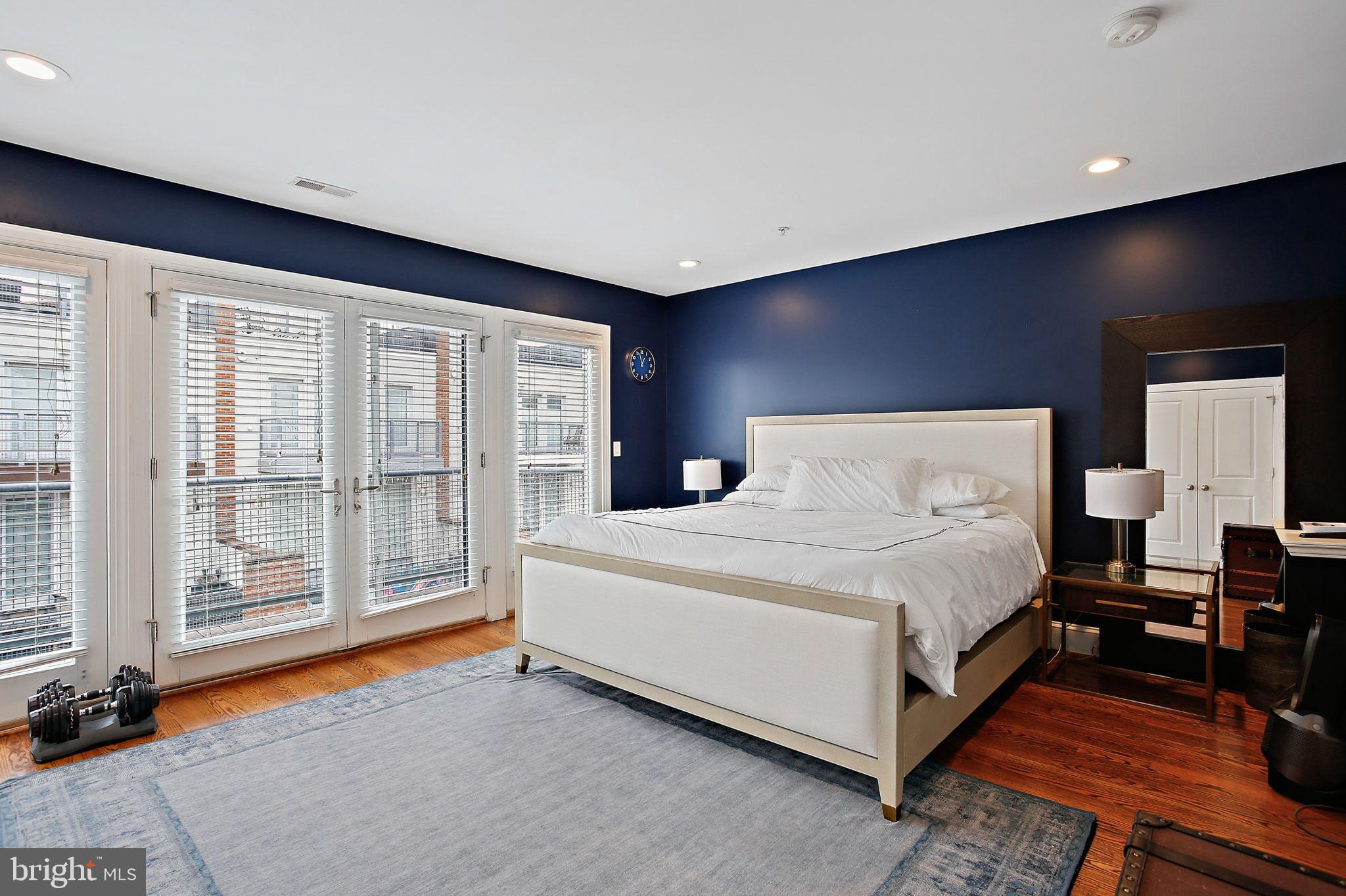 LOCUST POINT - Residential