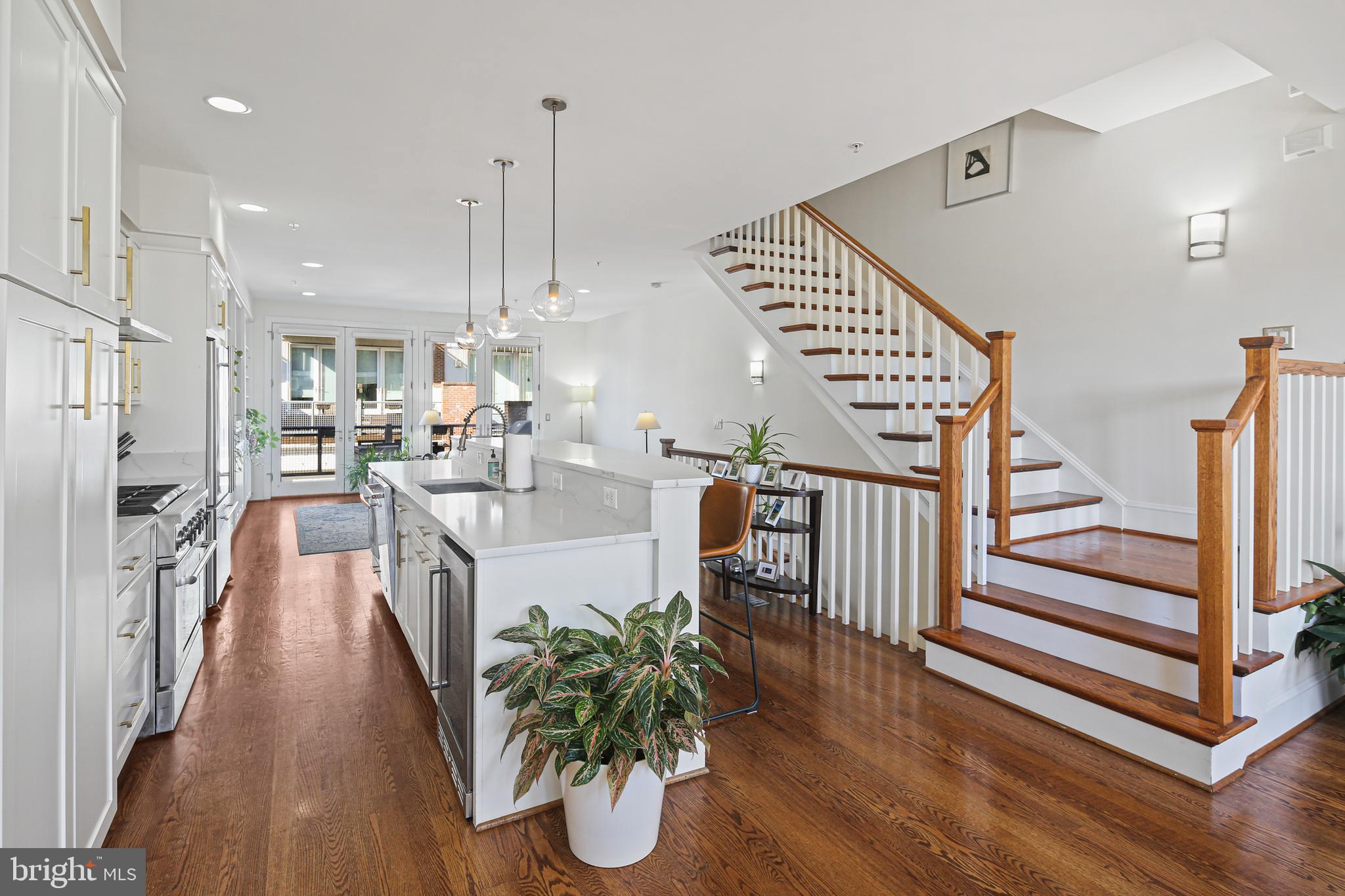 LOCUST POINT - Residential